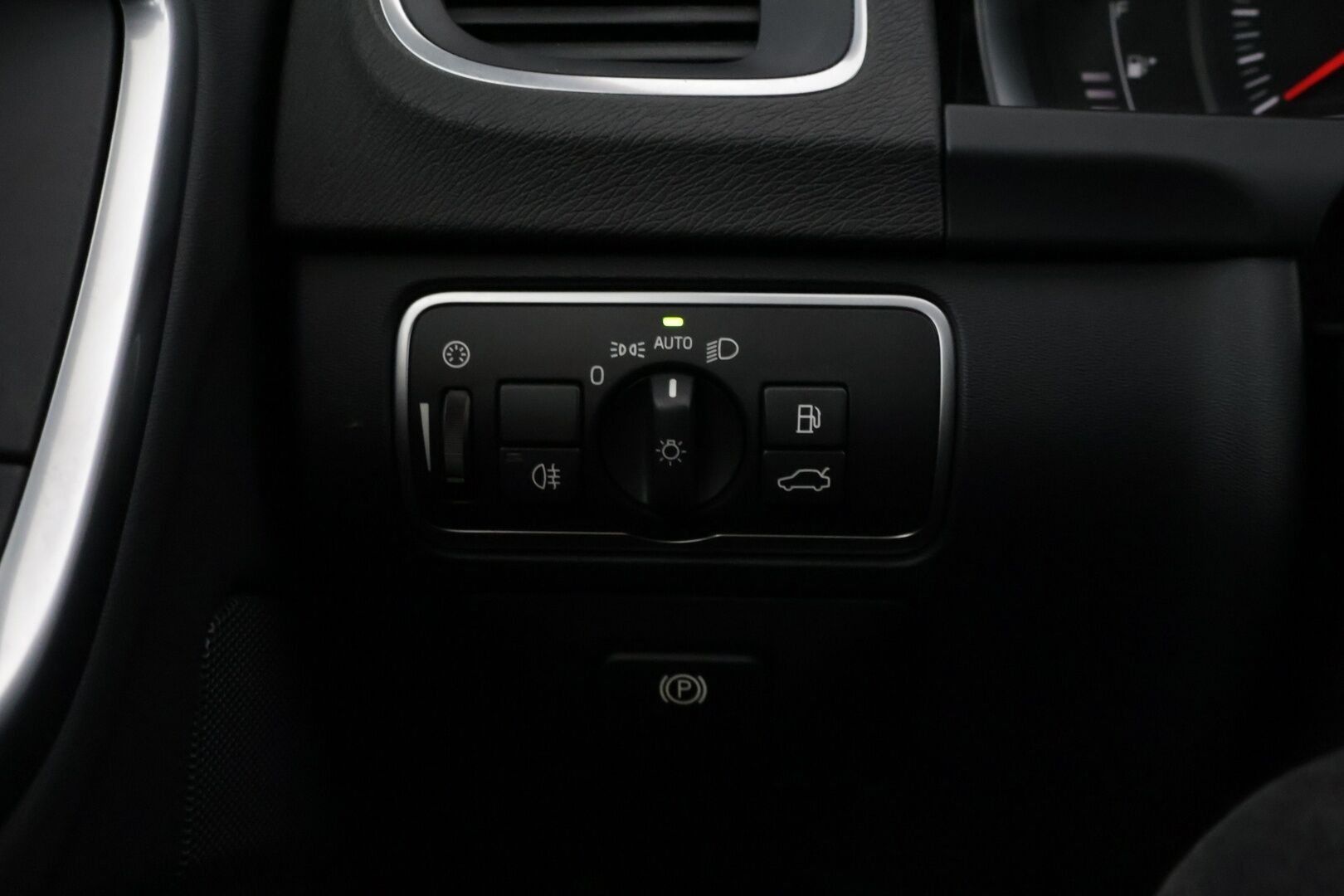 Volvo V60 Cross Country 2017 D3 Momentum aut *Webasto / Vakionopeudensäädin / Premium Audio / P.Tutkat edessä ja takana* - Suomi-auto / Merkkihuollettu / Hyvät kahdet renkaat