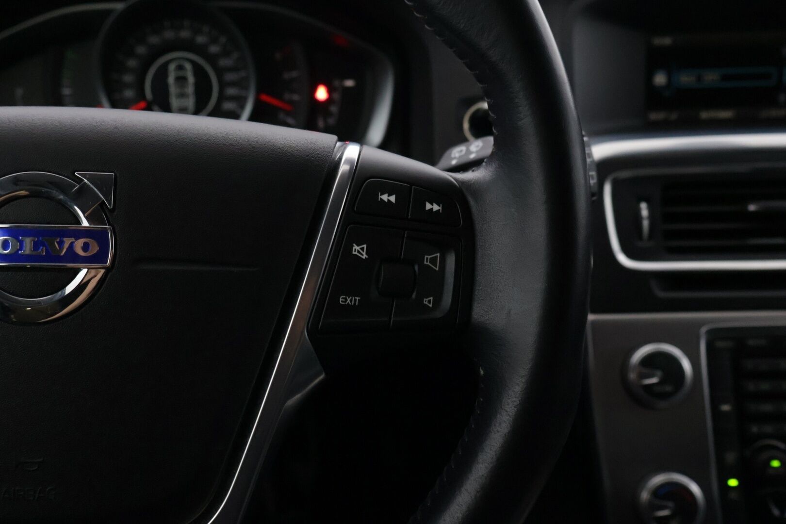 Volvo V60 Cross Country 2017 D3 Momentum aut *Webasto / Vakionopeudensäädin / Premium Audio / P.Tutkat edessä ja takana* - Suomi-auto / Merkkihuollettu / Hyvät kahdet renkaat