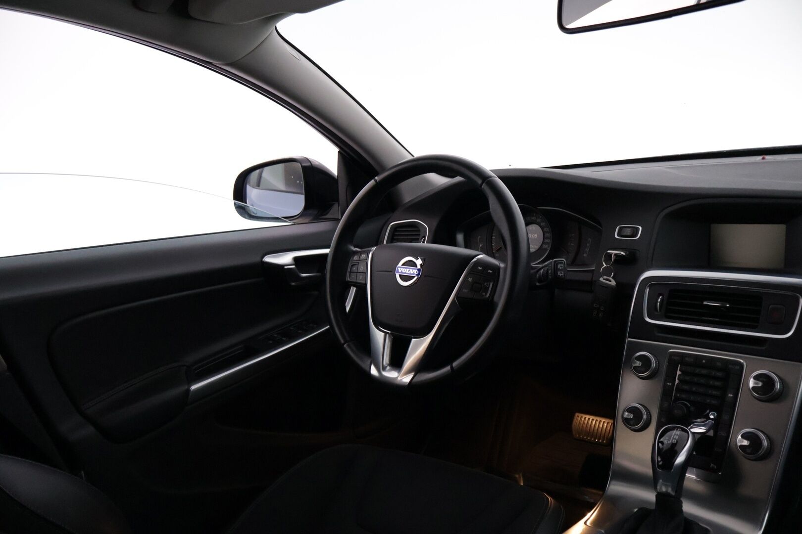 Volvo V60 Cross Country 2017 D3 Momentum aut *Webasto / Vakionopeudensäädin / Premium Audio / P.Tutkat edessä ja takana* - Suomi-auto / Merkkihuollettu / Hyvät kahdet renkaat
