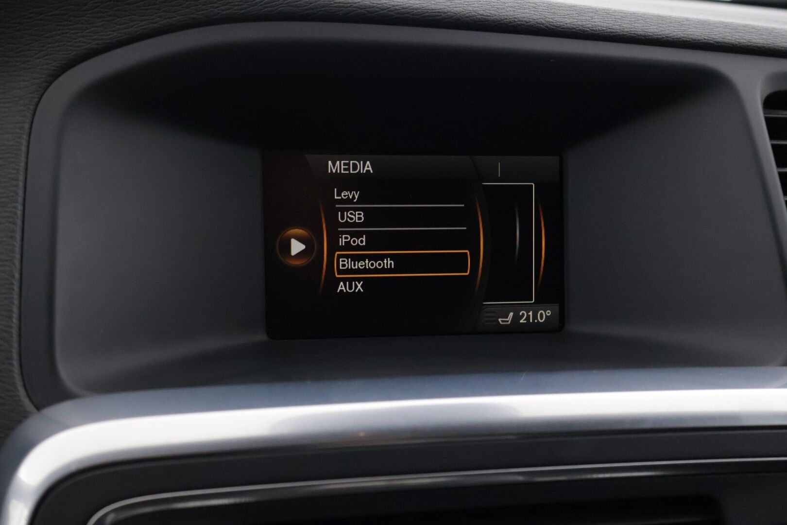 Volvo V60 Cross Country 2017 D3 Momentum aut *Webasto / Vakionopeudensäädin / Premium Audio / P.Tutkat edessä ja takana* - Suomi-auto / Merkkihuollettu / Hyvät kahdet renkaat