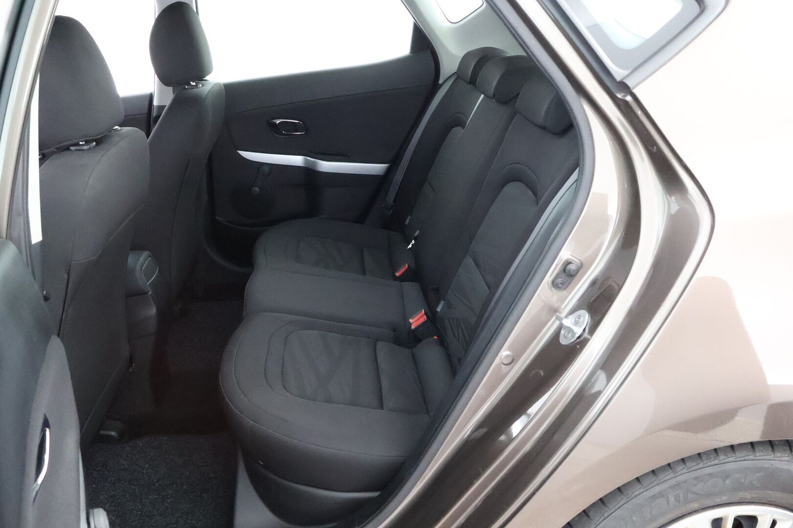 Kia cee'd 2016 1,0 ISG 100hv LX 5D EcoDynamics * 1Om Suomiauto / Vetokoukku / Lohko & Sisäpistoke / Ratinlämmitys / Vakkari - Merkkihuollot / 2x Hyvät renkaat / Huippusiisti!