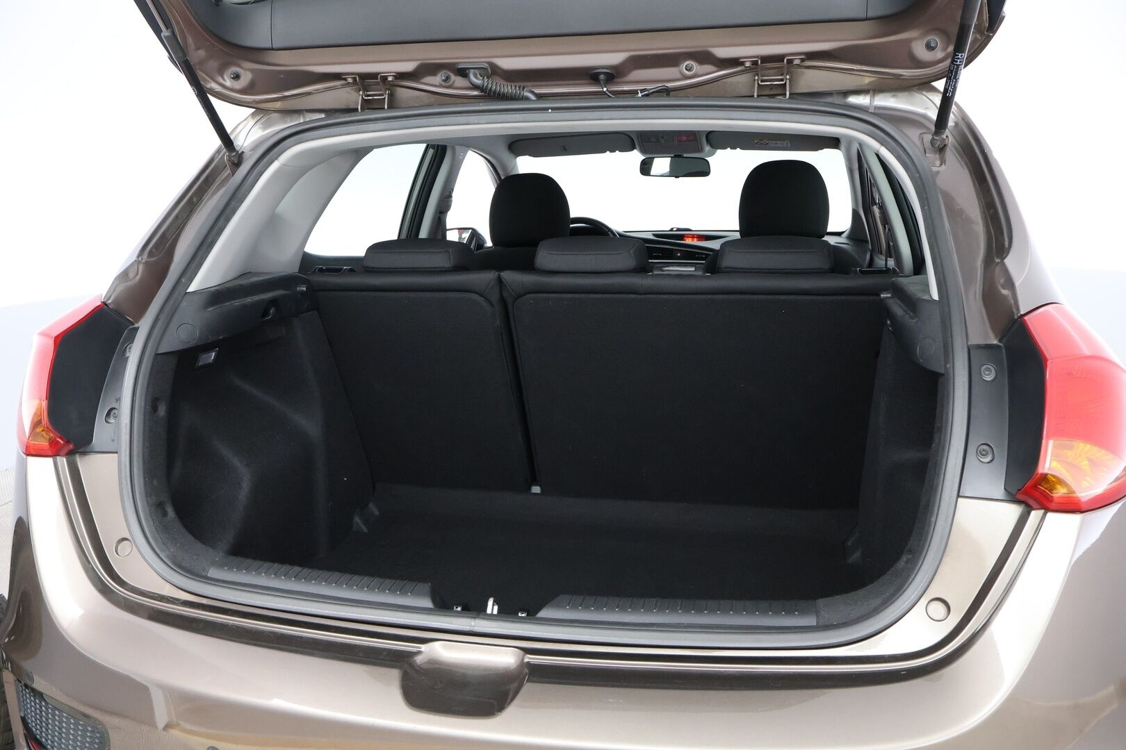 Kia cee'd 2016 1,0 ISG 100hv LX 5D EcoDynamics * 1Om Suomiauto / Vetokoukku / Lohko & Sisäpistoke / Ratinlämmitys / Vakkari - Merkkihuollot / 2x Hyvät renkaat / Huippusiisti!