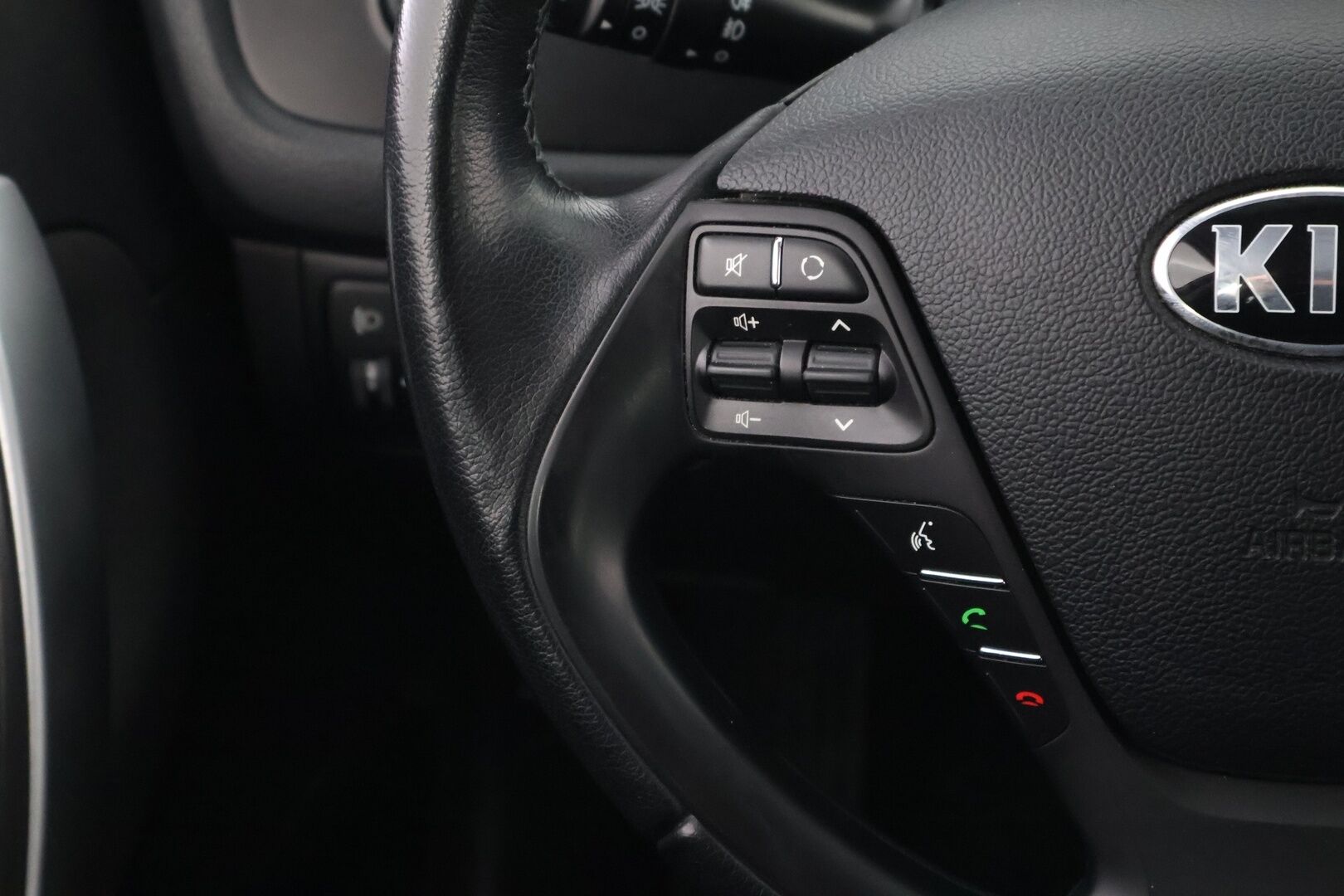 Kia cee'd 2016 1,0 ISG 100hv LX 5D EcoDynamics * 1Om Suomiauto / Vetokoukku / Lohko & Sisäpistoke / Ratinlämmitys / Vakkari - Merkkihuollot / 2x Hyvät renkaat / Huippusiisti!