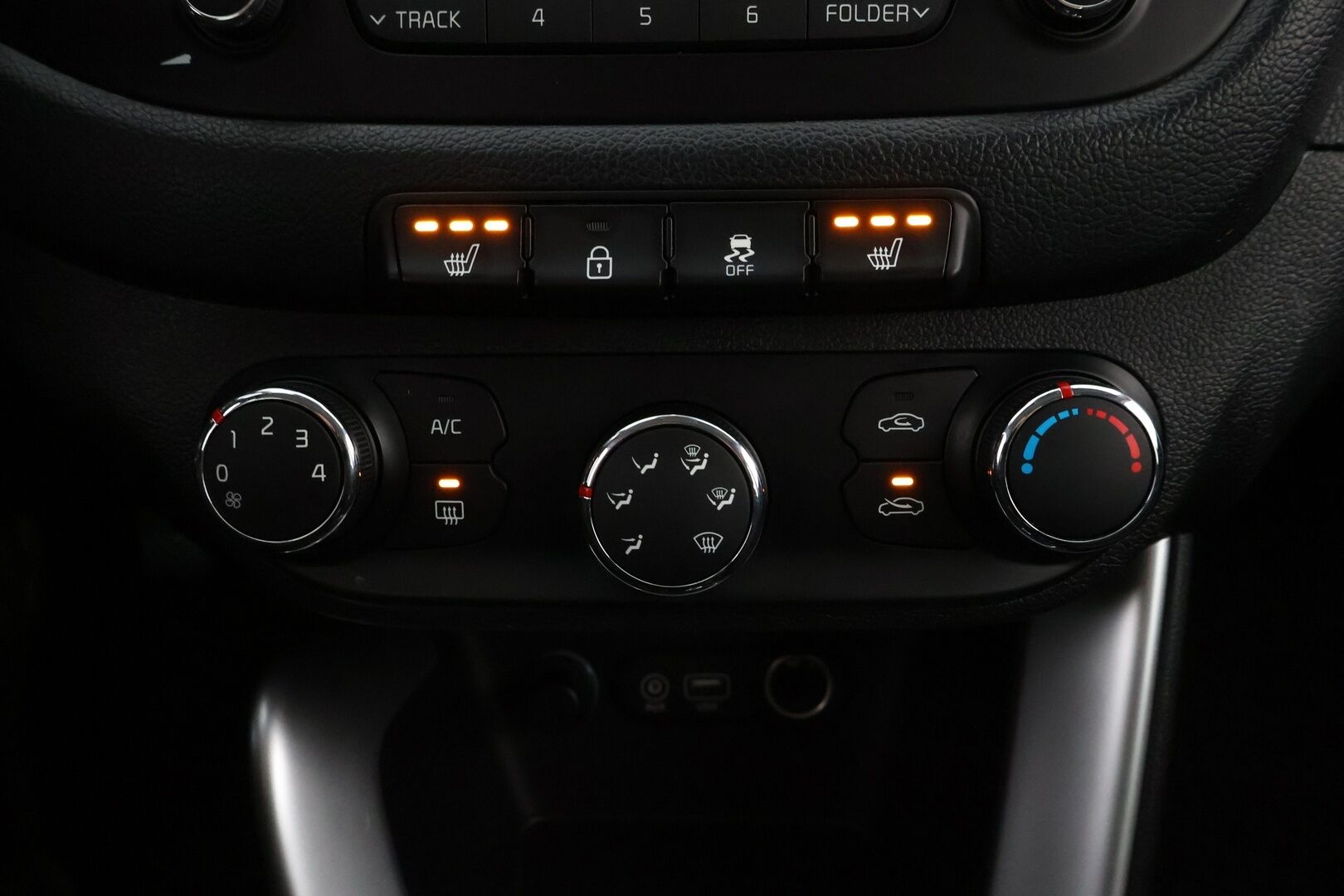 Kia cee'd 2016 1,0 ISG 100hv LX 5D EcoDynamics * 1Om Suomiauto / Vetokoukku / Lohko & Sisäpistoke / Ratinlämmitys / Vakkari - Merkkihuollot / 2x Hyvät renkaat / Huippusiisti!