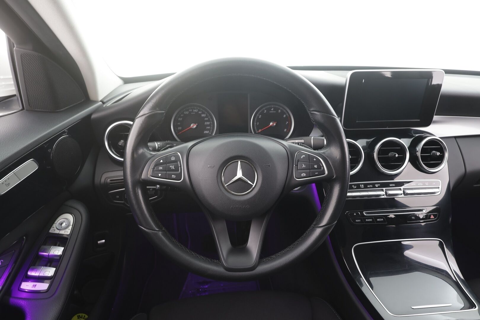 Mercedes-Benz C 2017 180 T A Premium Business - | ILS-LED | Sporttipenkit | Koukku | Vakkari | P.tutkat | Sähk. takaluukku | BT | Penkinlämmittimet | Dynamic select | 2x renkaat aluin | Suomiauto | 