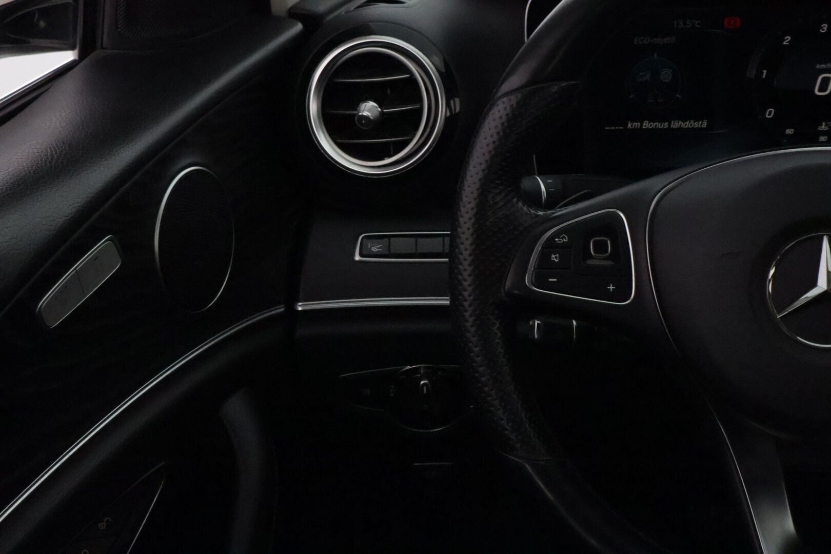 Mercedes-Benz E 2017 220 d 4Matic A Premium Business * Widescreen / Peruutuskamera / HUD / Sporttipenkit ** - Siisti Ikäisekseen / Juuri tullut Tampereelle! - HULLUT AVAJAISHULINAT KORKOTARJOUS 3,29 %