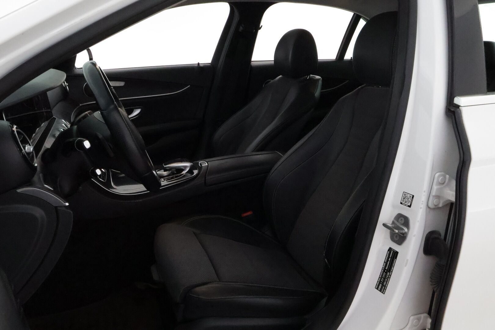 Mercedes-Benz E 2017 220 d 4Matic A Premium Business * Widescreen / Peruutuskamera / HUD / Puolinahkasisusta / Lohkolämmitin! - Tulossa Myyntiin!