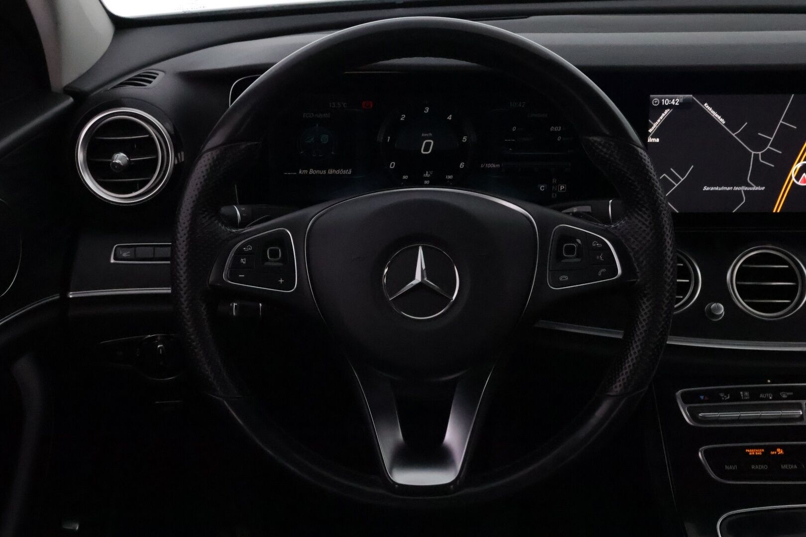 Mercedes-Benz E 2017 220 d 4Matic A Premium Business * Widescreen / Peruutuskamera / HUD / Puolinahkasisusta / Lohkolämmitin! - Tulossa Myyntiin!