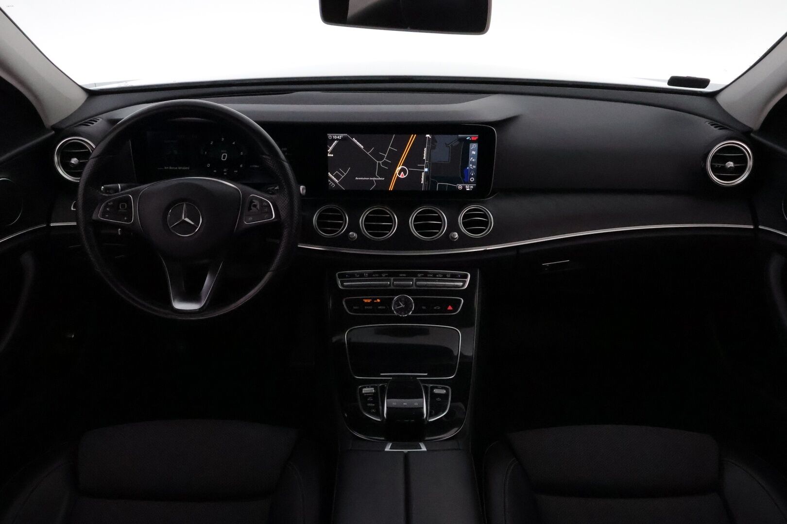 Mercedes-Benz E 2017 220 d 4Matic A Premium Business * Widescreen / Peruutuskamera / HUD / Puolinahkasisusta / Lohkolämmitin! - Tulossa Myyntiin!