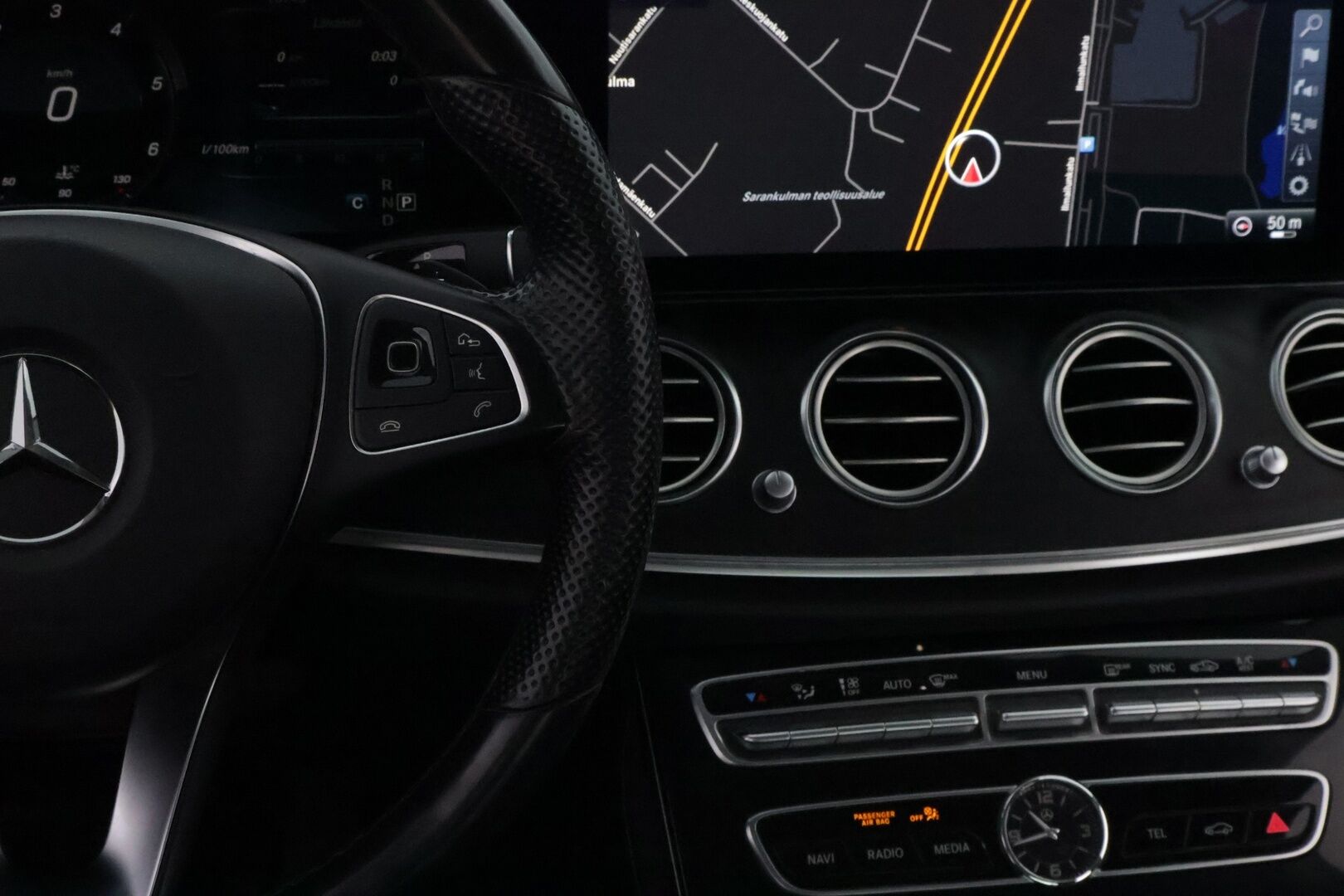 Mercedes-Benz E 2017 220 d 4Matic A Premium Business * Widescreen / Peruutuskamera / HUD / Sporttipenkit ** - Siisti Ikäisekseen / Juuri tullut Tampereelle! - HULLUT AVAJAISHULINAT KORKOTARJOUS 3,29 %