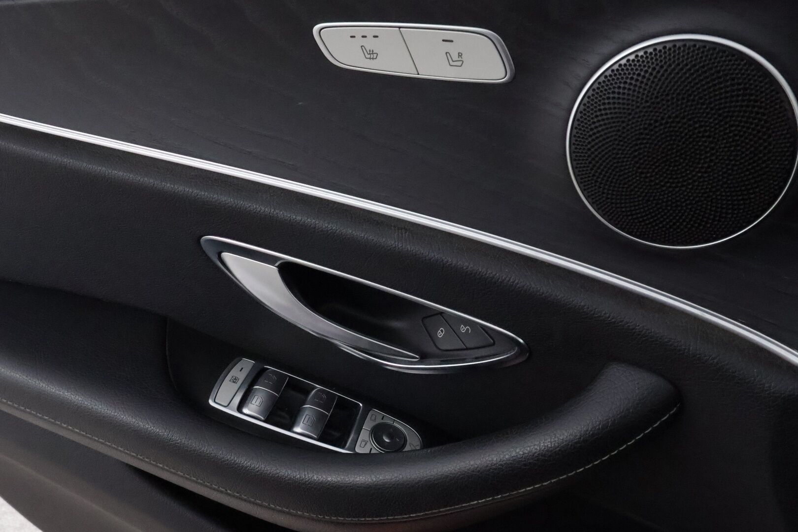 Mercedes-Benz E 2017 220 d 4Matic A Premium Business * Widescreen / Peruutuskamera / HUD / Puolinahkasisusta / Lohkolämmitin! - Tulossa Myyntiin!