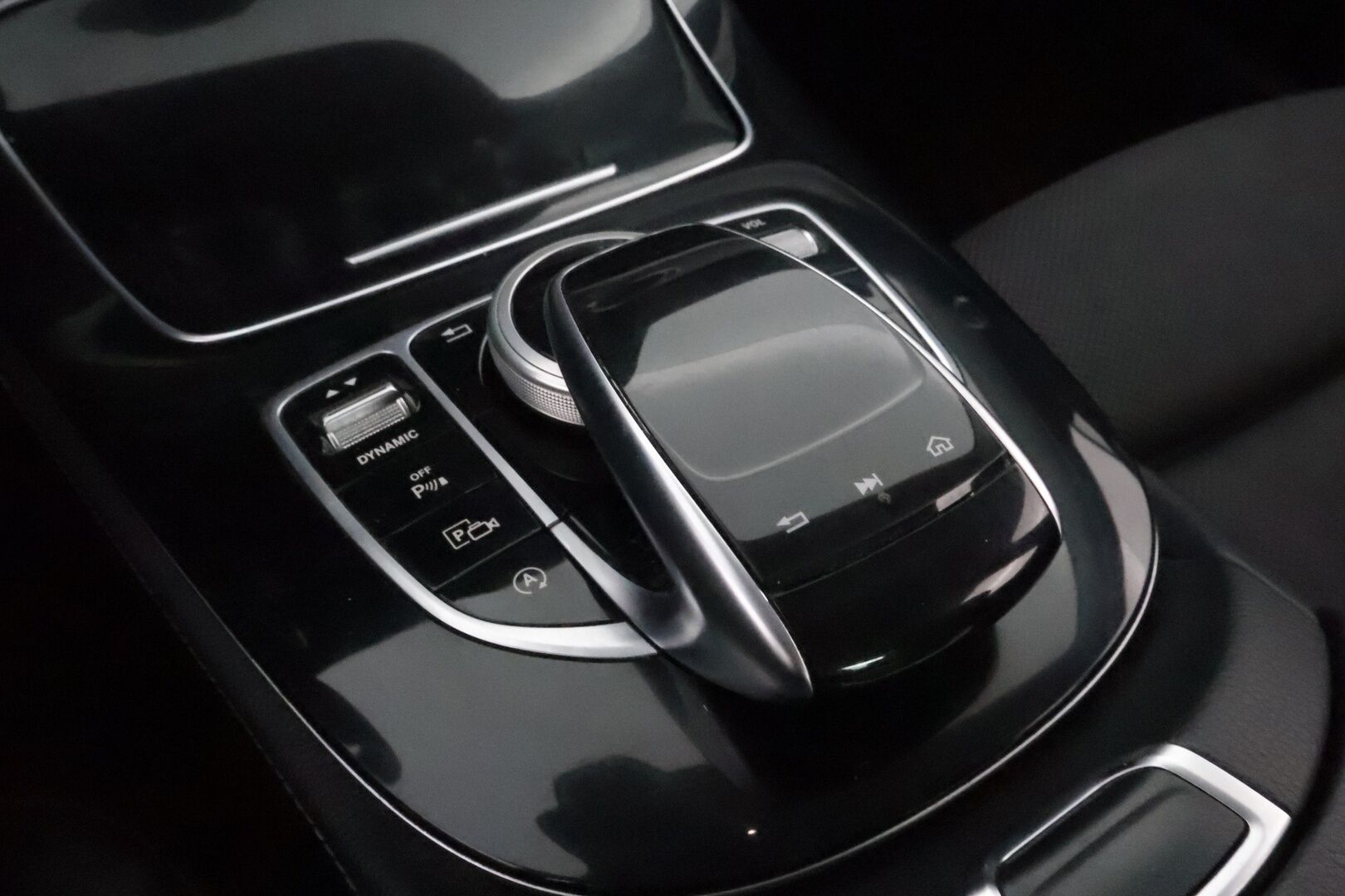 Mercedes-Benz E 2017 220 d 4Matic A Premium Business * Widescreen / Peruutuskamera / HUD / Sporttipenkit ** - Siisti Ikäisekseen / Juuri tullut Tampereelle! - HULLUT AVAJAISHULINAT KORKOTARJOUS 3,29 %