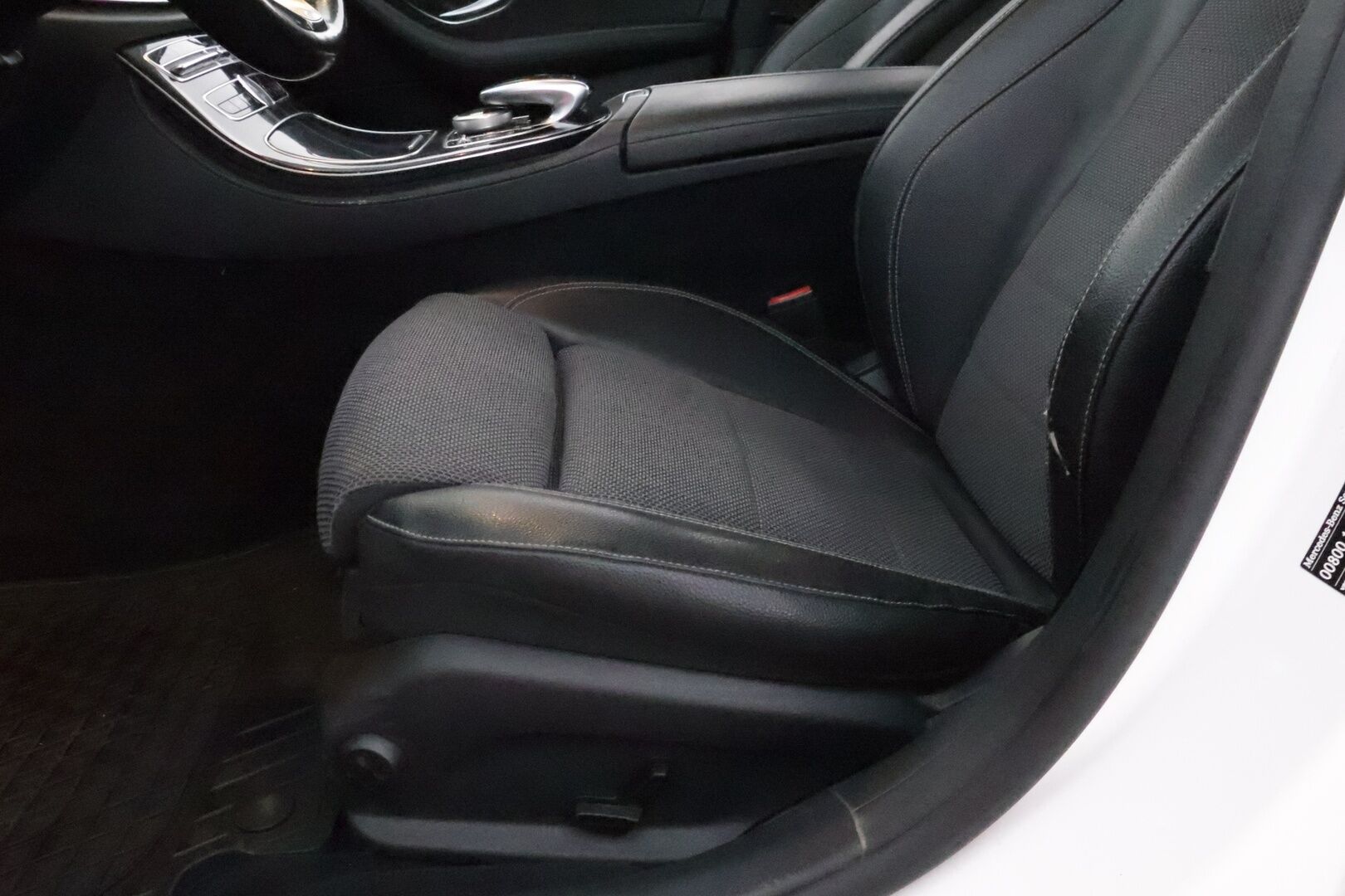 Mercedes-Benz E 2017 220 d 4Matic A Premium Business * Widescreen / Peruutuskamera / HUD / Sporttipenkit ** - Siisti Ikäisekseen / Juuri tullut Tampereelle! - HULLUT AVAJAISHULINAT KORKOTARJOUS 3,29 %