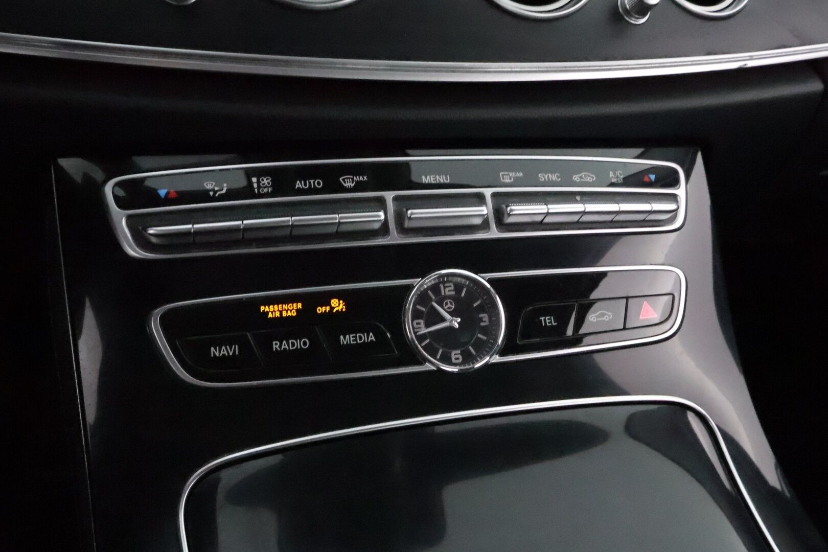 Mercedes-Benz E 2017 220 d 4Matic A Premium Business * Widescreen / Peruutuskamera / HUD / Puolinahkasisusta / Lohkolämmitin! - Tulossa Myyntiin!