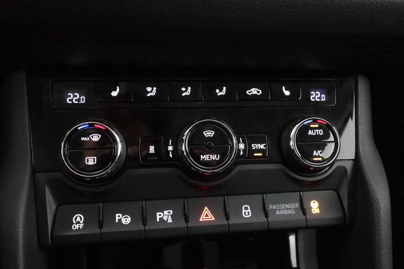Skoda Kodiaq 2017 2,0 TSI 4x4 Style DSG Autom. - | 7-paikkainen | ACC | Koukku | Webasto | Canton | Muistipenkit | Nahka-alcantara | 360° kamera | LED | Akt. kaarrevalot | Keyless | 