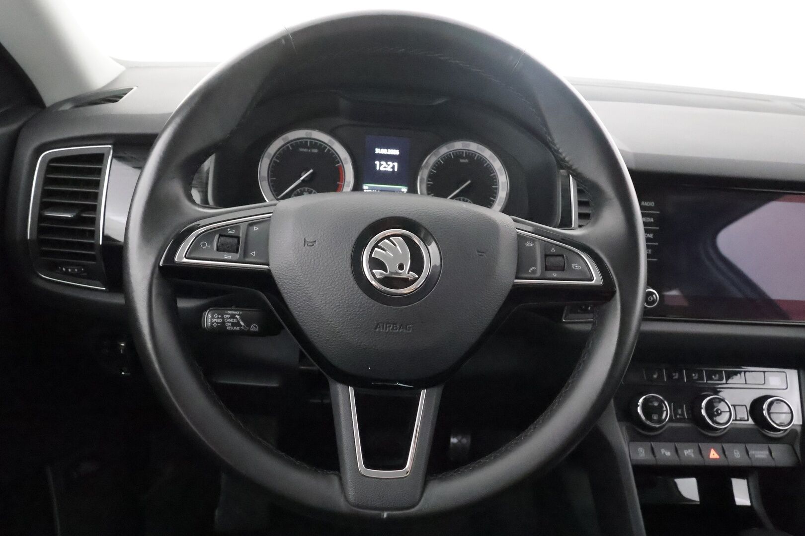 Skoda Kodiaq 2017 2,0 TSI 4x4 Style DSG Autom. - | 7-paikkainen | ACC | Koukku | Webasto | Canton | Muistipenkit | Nahka-alcantara | 360° kamera | LED | Akt. kaarrevalot | Keyless | 