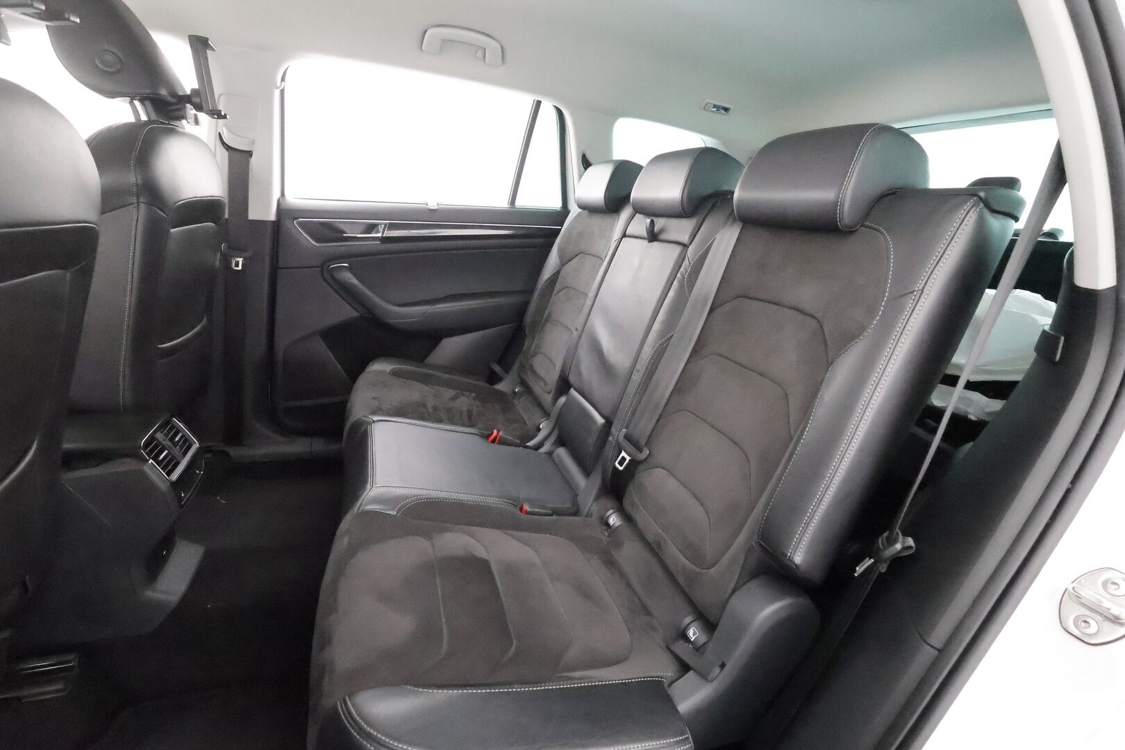 Skoda Kodiaq 2017 2,0 TSI 4x4 Style DSG Autom. - | 7-paikkainen | ACC | Koukku | Webasto | Canton | Muistipenkit | Nahka-alcantara | 360° kamera | LED | Akt. kaarrevalot | Keyless | 
