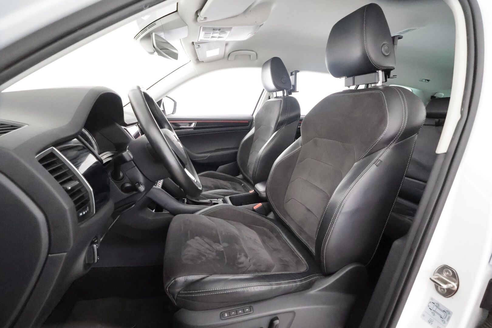 Skoda Kodiaq 2017 2,0 TSI 4x4 Style DSG Autom. - | 7-paikkainen | ACC | Koukku | Webasto | Canton | Muistipenkit | Nahka-alcantara | 360° kamera | LED | Akt. kaarrevalot | Keyless | 