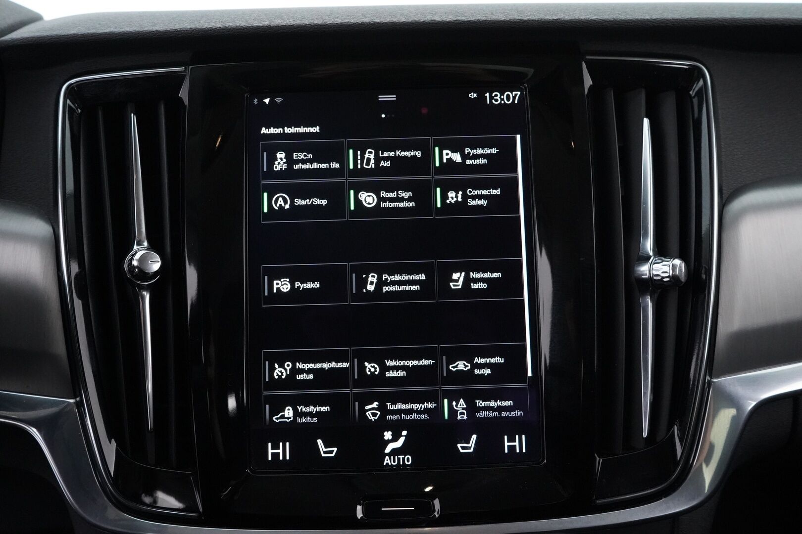 Volvo S90 2017 D3 Business - ACC | Webasto | Tutkat | Pilot assist | Ratinlämmitin | Ei Ad-Blueta | Kahdet renkaat | Suomi-auto 