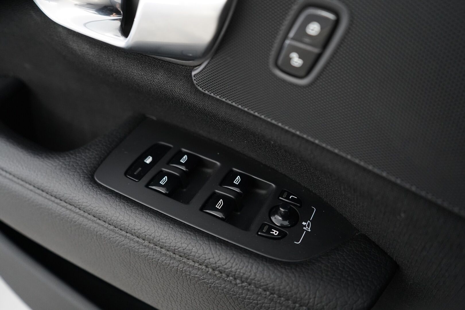 Volvo S90 2017 D3 Business * ACC / Webasto / Tutkat / Pilot assist /  Ratinlämmitin - Kahdet renkaat / Suomi-auto / Merkkihuollettu 