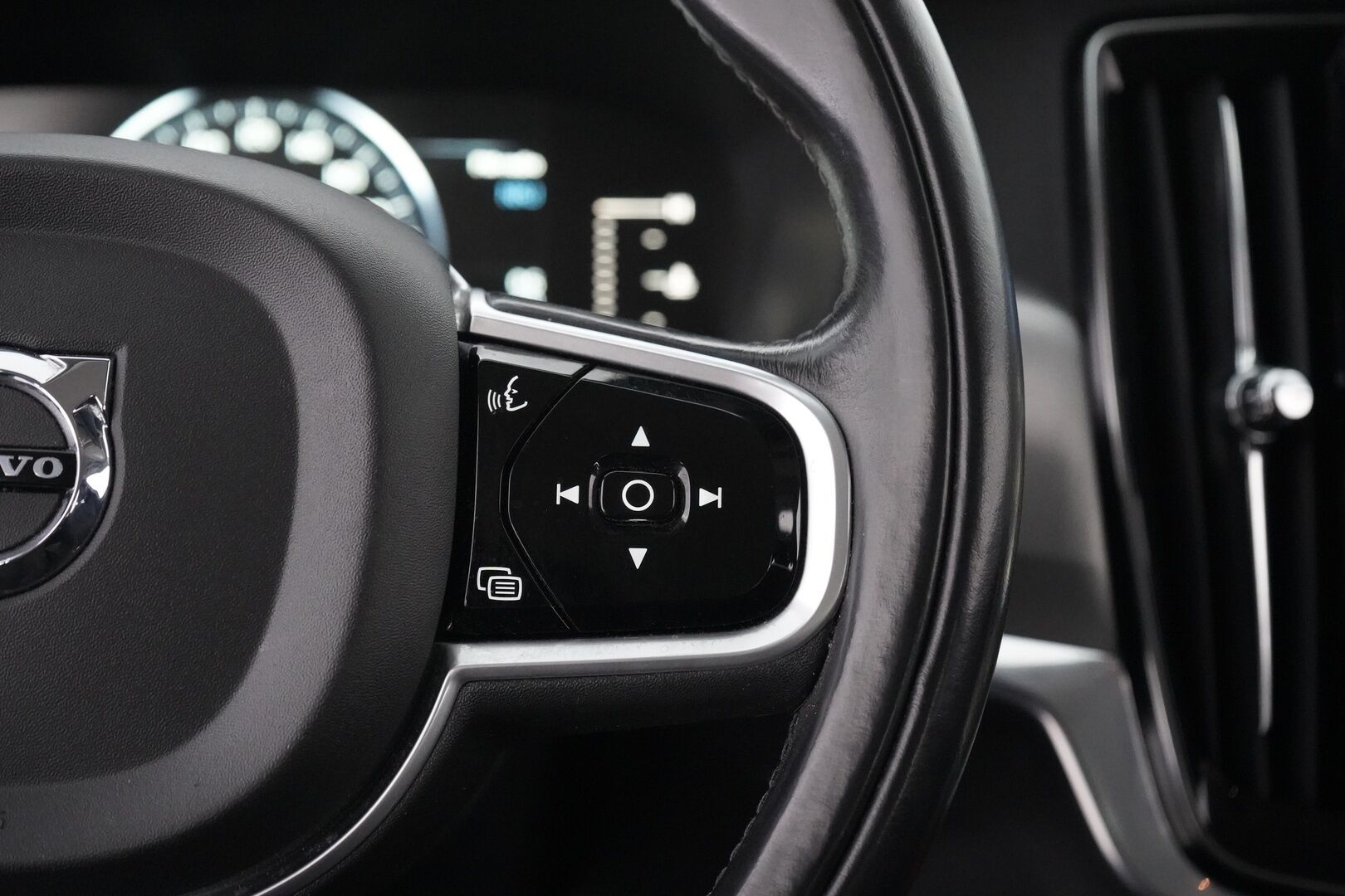 Volvo S90 2017 D3 Business - ACC | Webasto | Tutkat | Pilot assist | Ratinlämmitin | Ei Ad-Blueta | Kahdet renkaat | Suomi-auto 