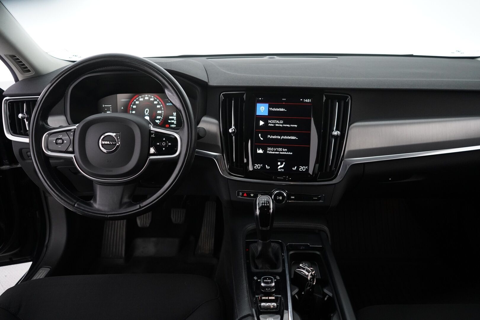 Volvo S90 2017 D3 Business * ACC / Webasto / Tutkat / Pilot assist /  Ratinlämmitin - Kahdet renkaat / Suomi-auto / Merkkihuollettu 