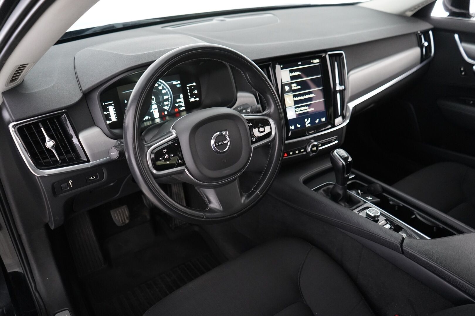 Volvo S90 2017 D3 Business - ACC | Webasto | Tutkat | Pilot assist | Ratinlämmitin | Ei Ad-Blueta | Kahdet renkaat | Suomi-auto 