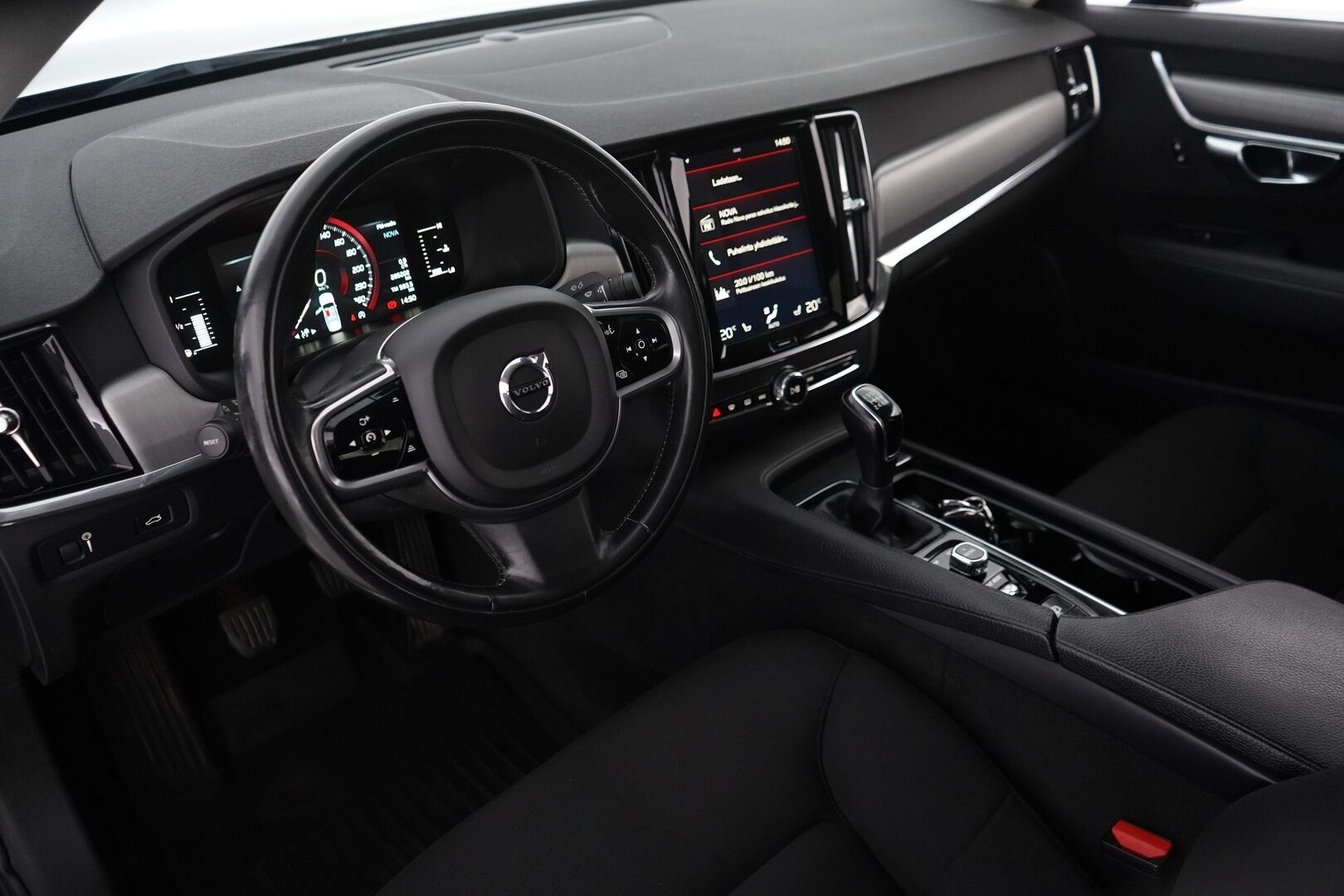 Volvo S90 2017 D3 Business * ACC / Webasto / Tutkat / Pilot assist /  Ratinlämmitin - Kahdet renkaat / Suomi-auto / Merkkihuollettu 