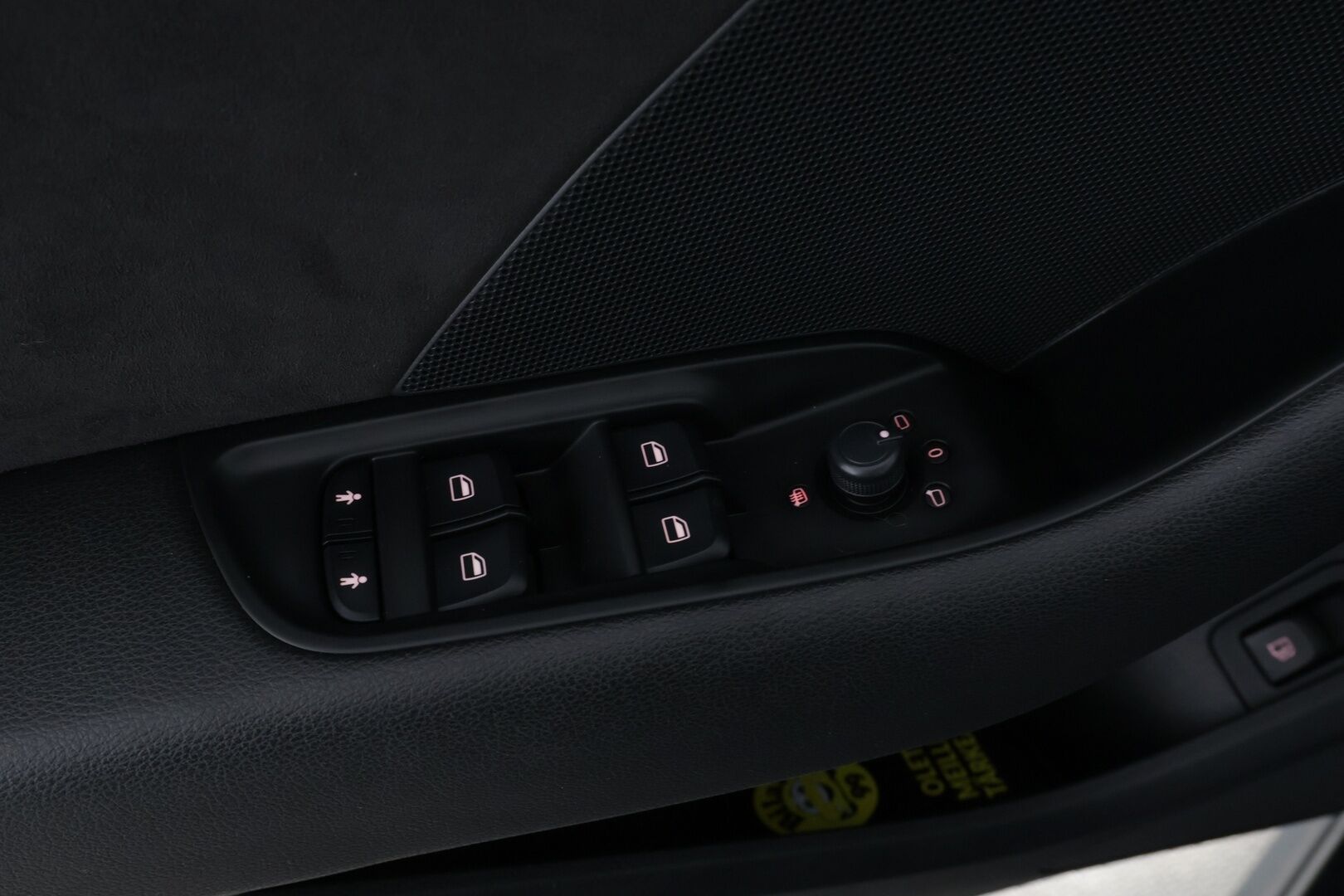 Audi A3 2015 1.4 TFSI e-tron S tronic Sportback Business * Navi / Vakkari / Nahka-Alcantara / Fiksut huollot! * - Huippu varusteet / Kattava huoltohistoria / Fiksu peli! - HULLUT AVAJAISHULINAT KORKOTARJOUS 3,29 %