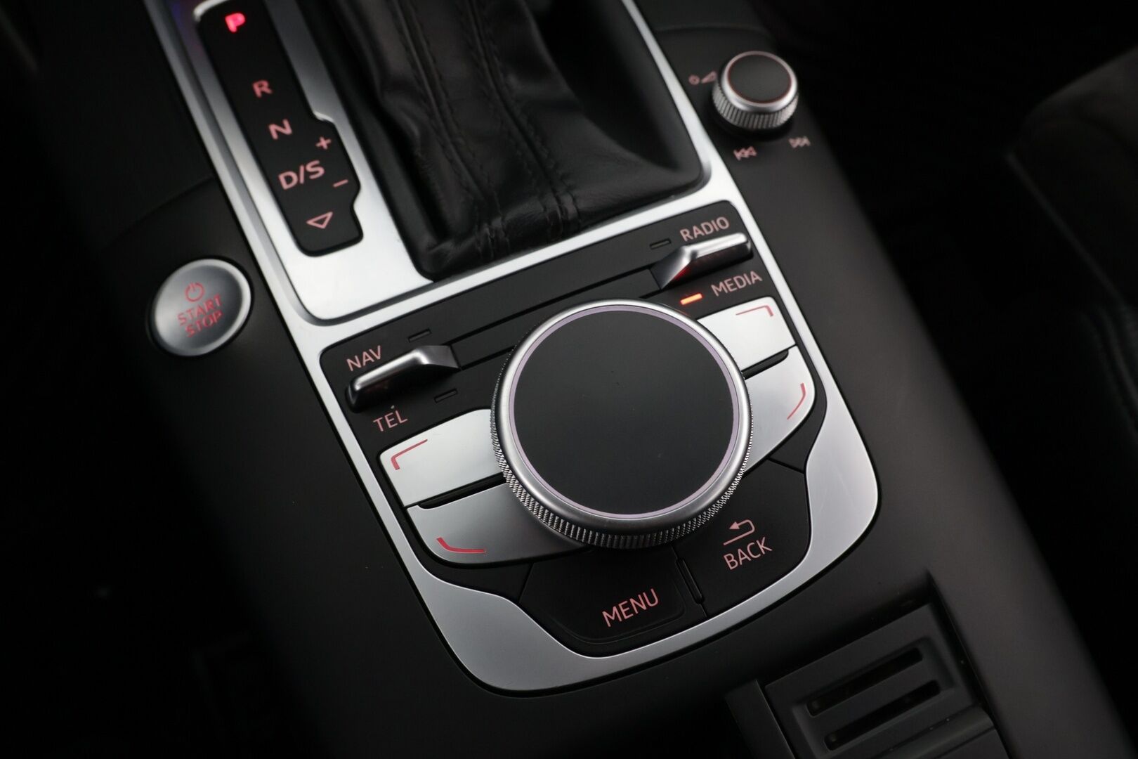 Audi A3 2015 1.4 TFSI e-tron S tronic Sportback Business * Navi / Vakkari / Nahka-Alcantara / Fiksut huollot! *