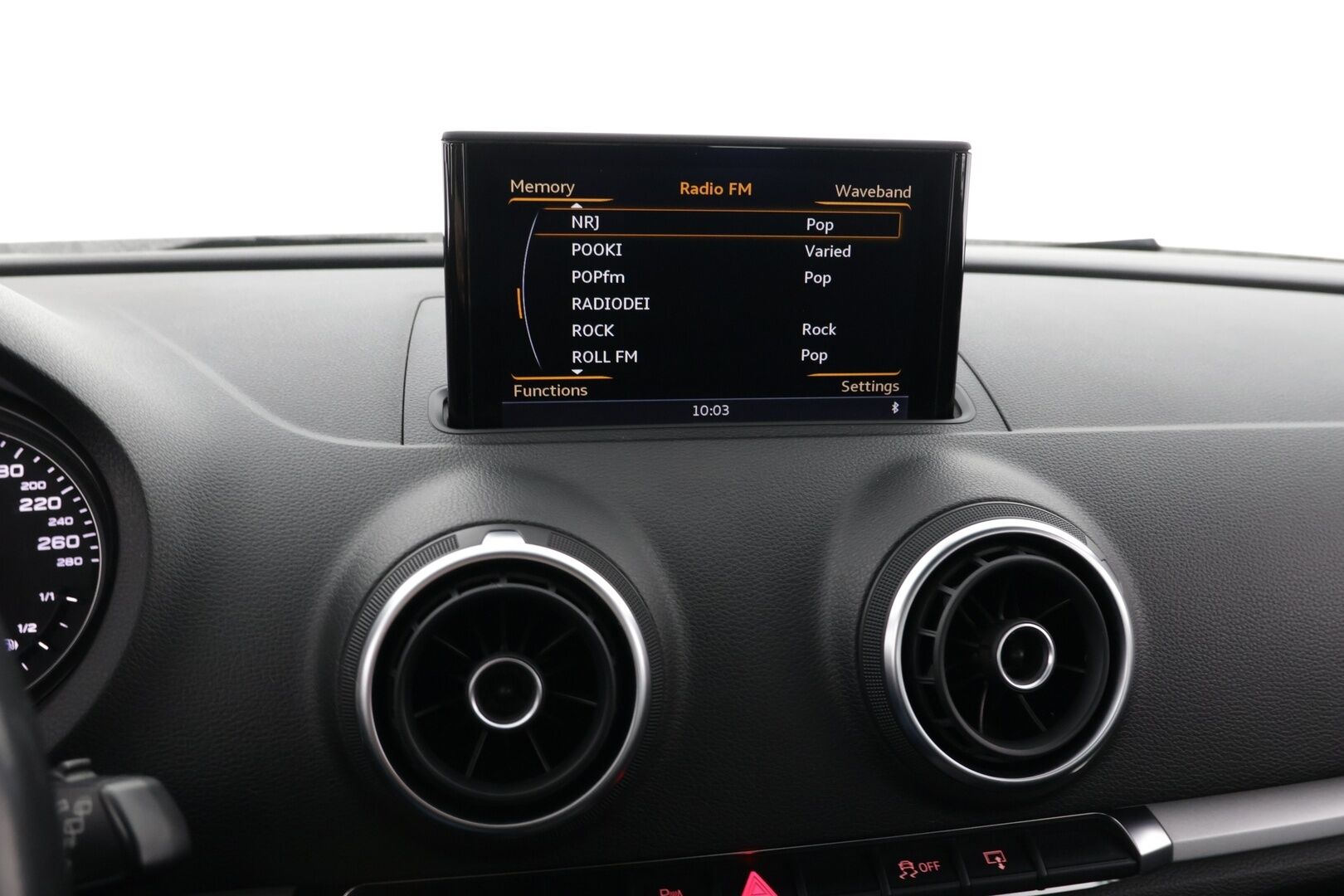 Audi A3 2015 1.4 TFSI e-tron S tronic Sportback Business * Navi / Vakkari / Nahka-Alcantara / Fiksut huollot! *