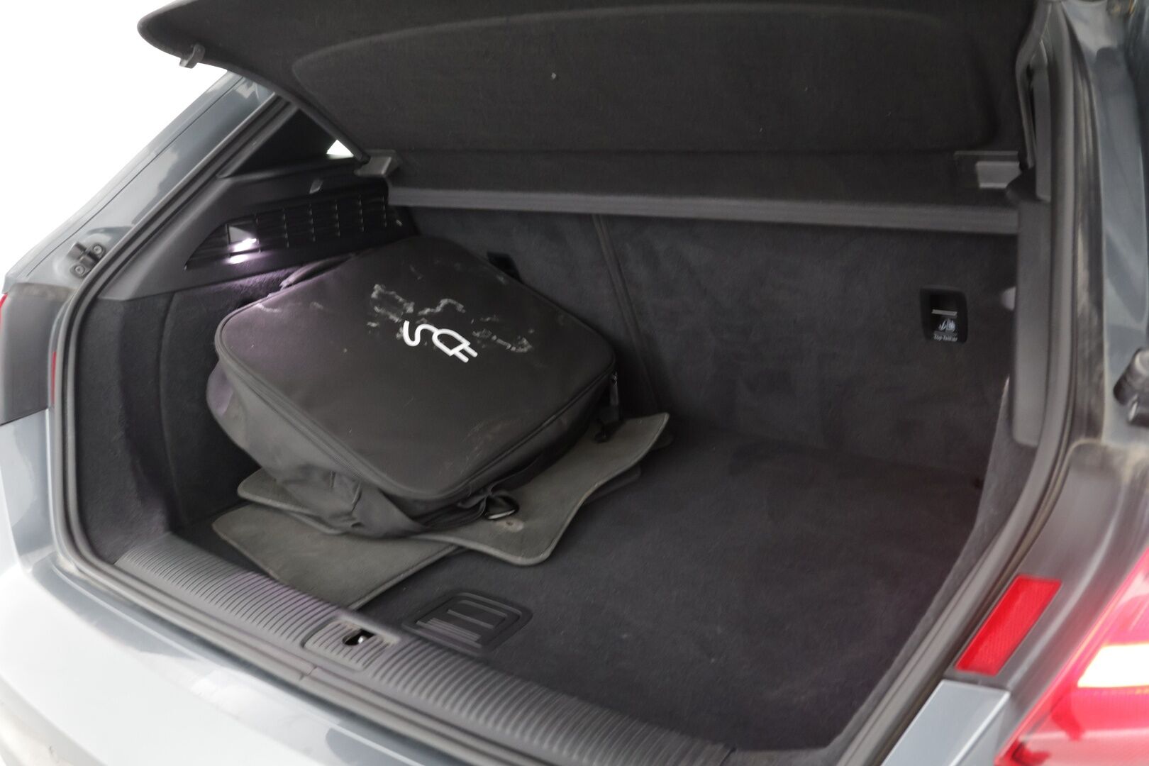 Audi A3 2015 1.4 TFSI e-tron S tronic Sportback Business * Navi / Vakkari / Nahka-Alcantara / Fiksut huollot! *