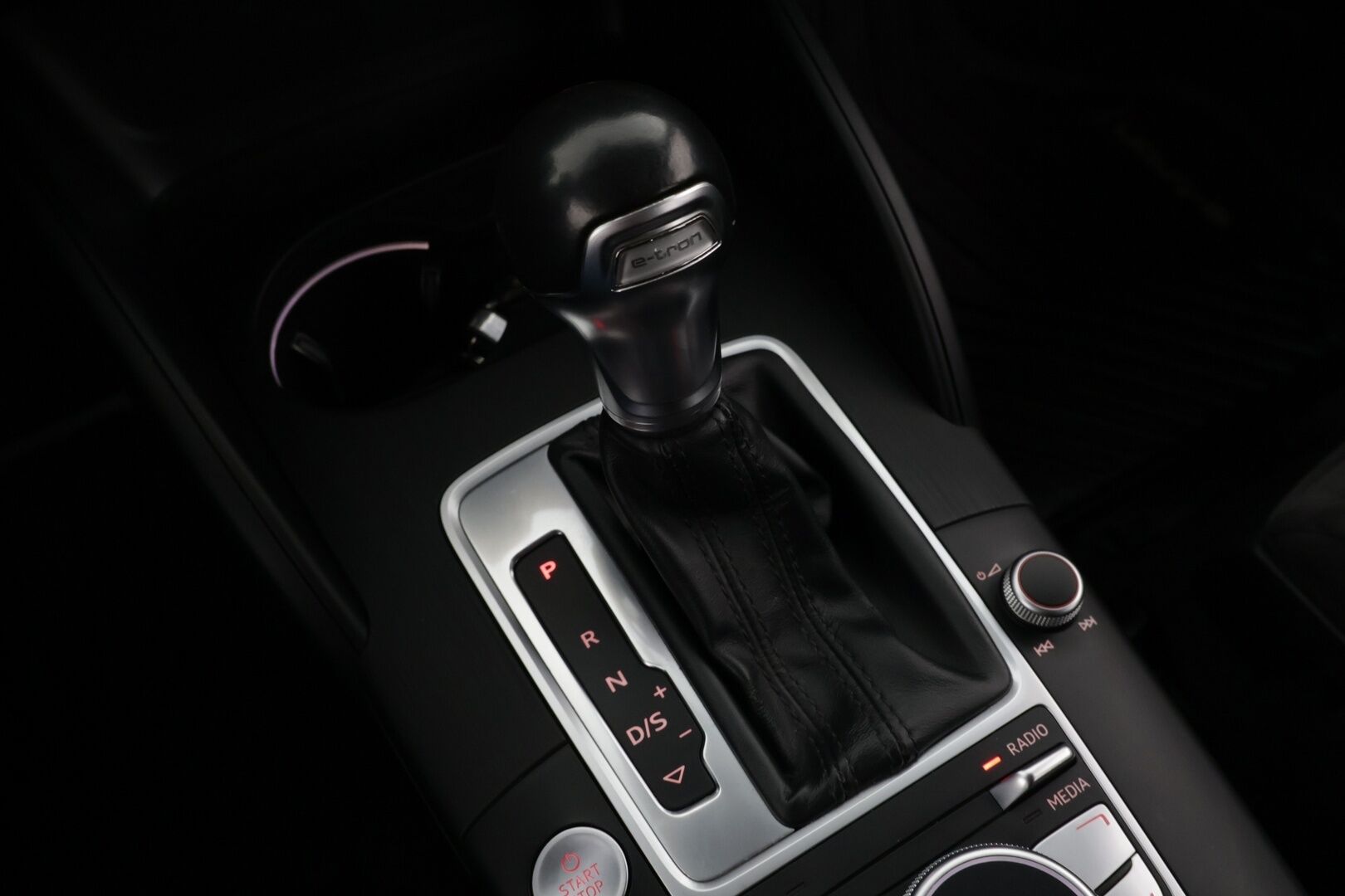 Audi A3 2015 1.4 TFSI e-tron S tronic Sportback Business * Navi / Vakkari / Nahka-Alcantara / Fiksut huollot! * - Huippu varusteet / Kattava huoltohistoria / Fiksu peli! - HULLUT AVAJAISHULINAT KORKOTARJOUS 3,29 %