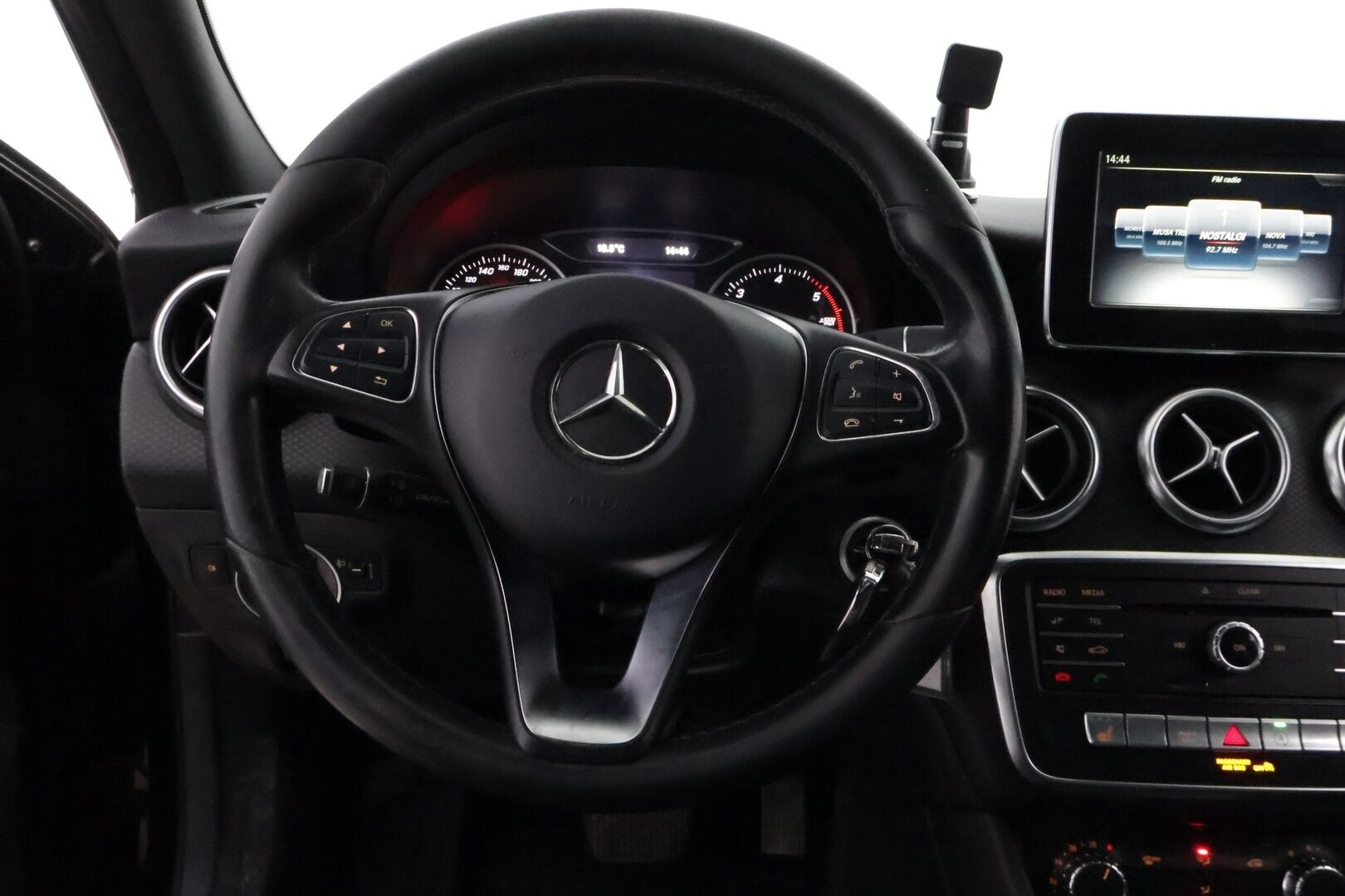 Mercedes-Benz A 2017 160 d A - YritysOutlet - Myydään vain yrityksille - *Webasto / PAKETTIAUTO / Vakkari / Sport-istuimet / Harvinainen!! / YritysOutlet - Myydään vain yrityksille