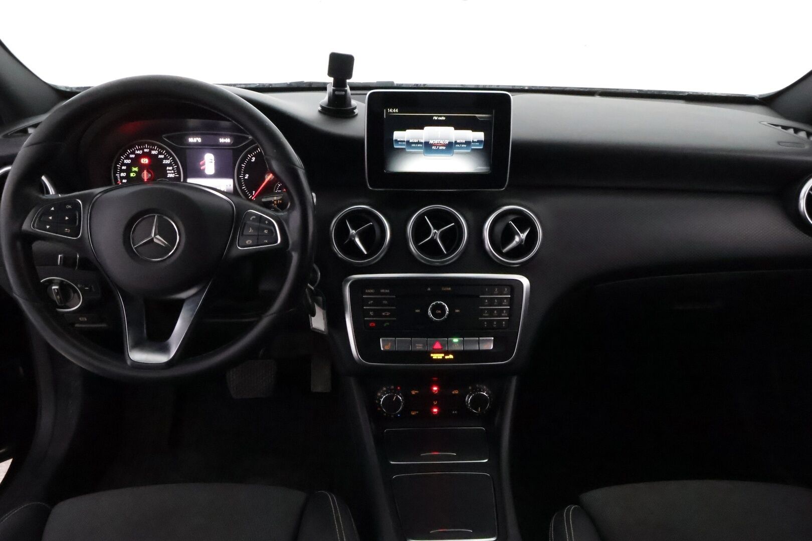 Mercedes-Benz A 2017 160 d A - YritysOutlet - Myydään vain yrityksille - *Webasto / PAKETTIAUTO / Vakkari / Sport-istuimet / Harvinainen!! / YritysOutlet - Myydään vain yrityksille