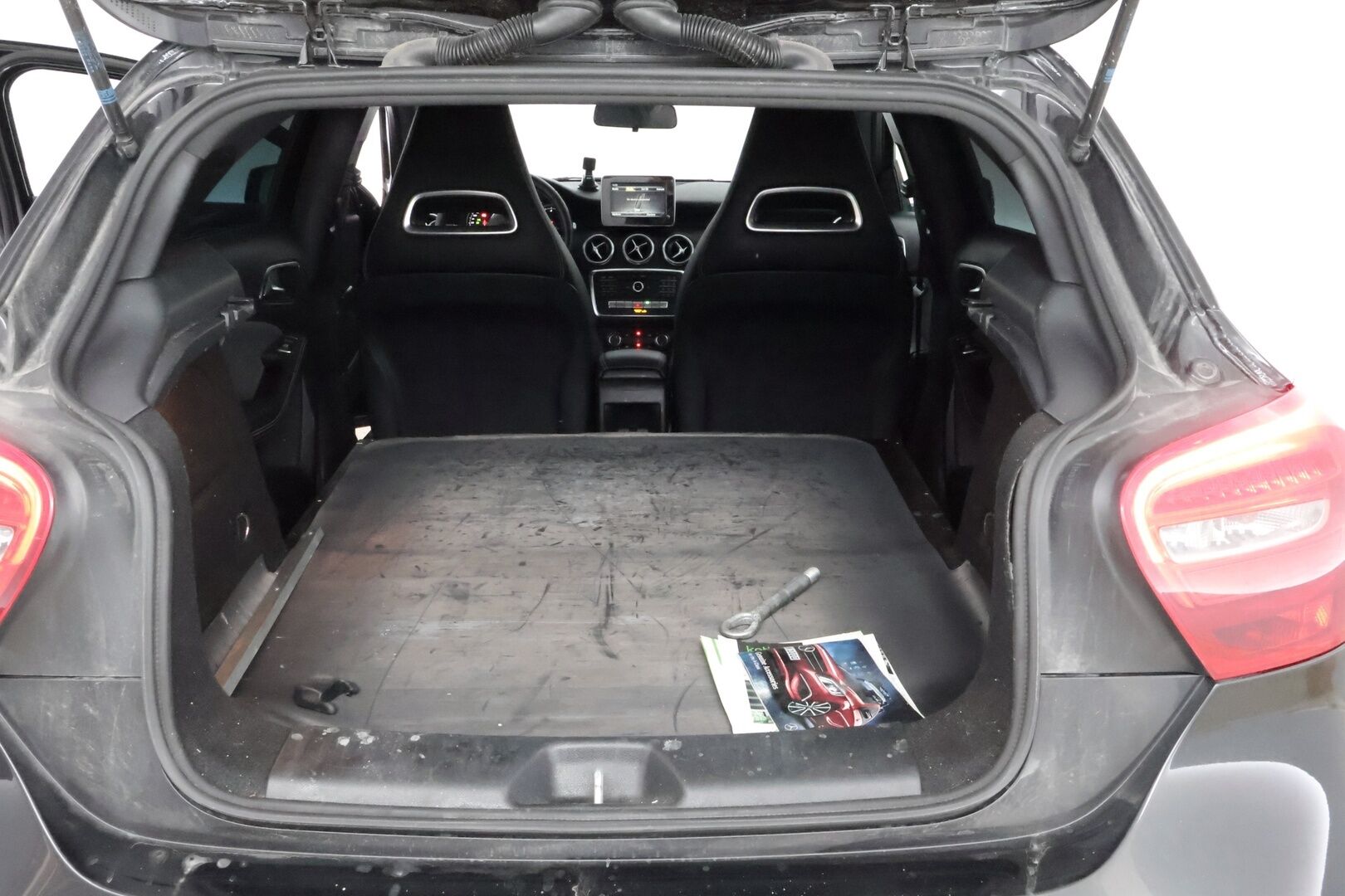 Mercedes-Benz A 2017 160 d A - YritysOutlet - Myydään vain yrityksille - *Webasto / PAKETTIAUTO / Vakkari / Sport-istuimet / Harvinainen!! / YritysOutlet - Myydään vain yrityksille