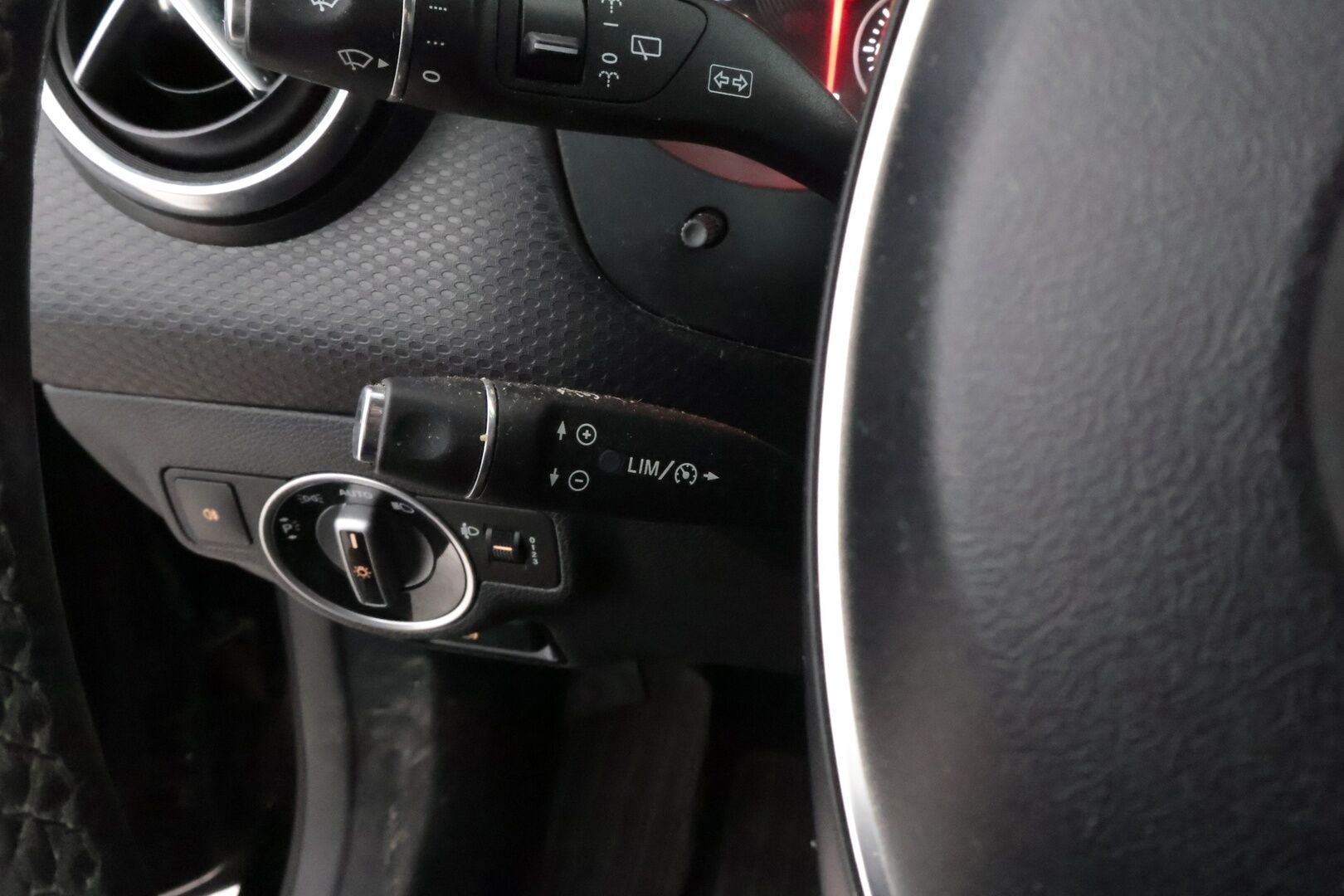 Mercedes-Benz A 2017 160 d A - YritysOutlet - Myydään vain yrityksille - *Webasto / PAKETTIAUTO / Vakkari / Sport-istuimet / Harvinainen!! / YritysOutlet - Myydään vain yrityksille