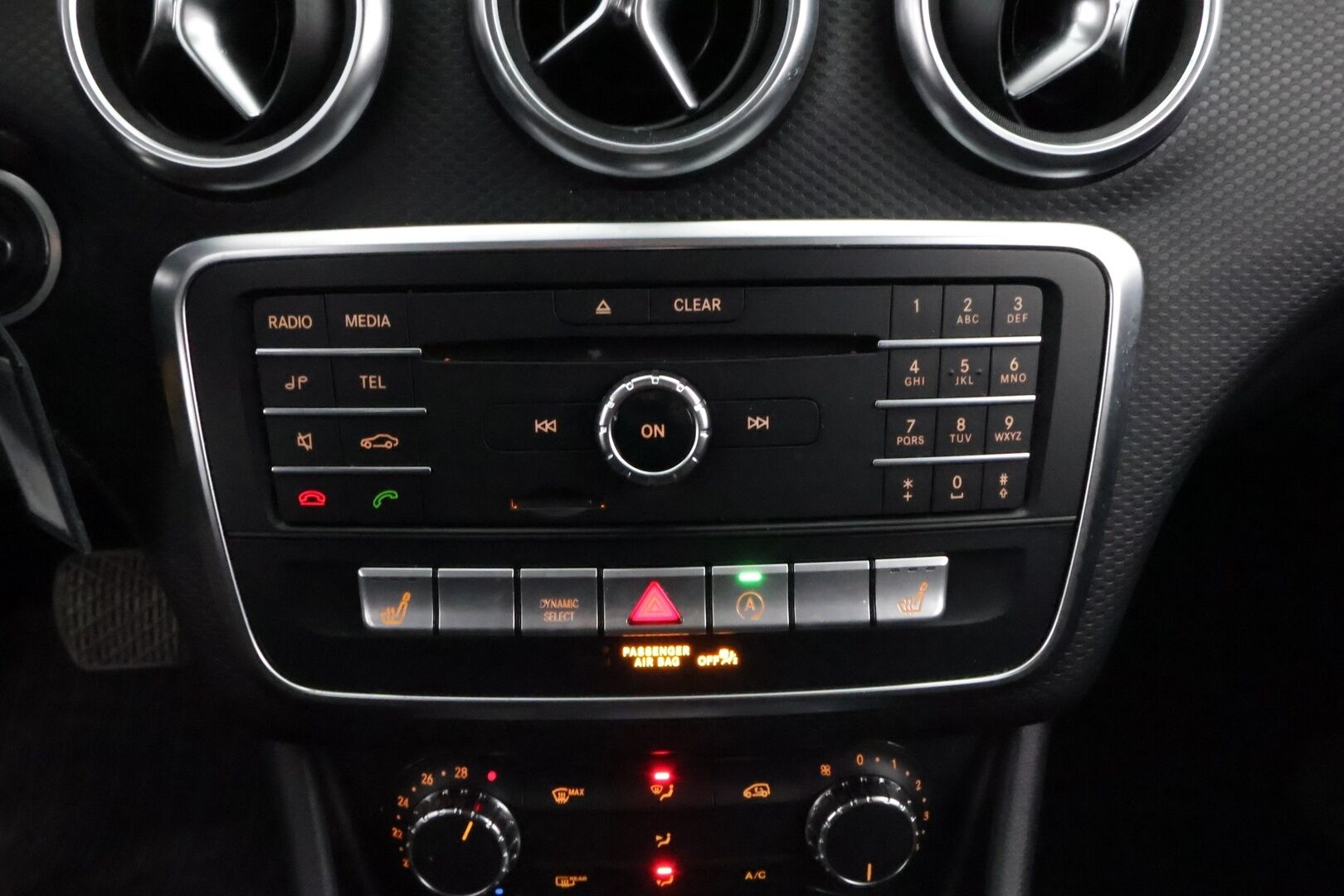 Mercedes-Benz A 2017 160 d A - YritysOutlet - Myydään vain yrityksille - *Webasto / PAKETTIAUTO / Vakkari / Sport-istuimet / Harvinainen!! / YritysOutlet - Myydään vain yrityksille