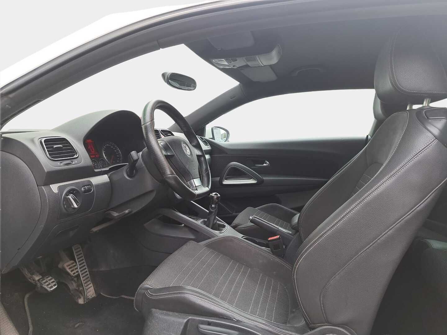 Volkswagen Scirocco 2009 2,0 TSI 147 kW Coupé *Spesiaali / Tulossa toimipisteeseen* - Kahdet renkaat 19'' alumiinivanteilla*
