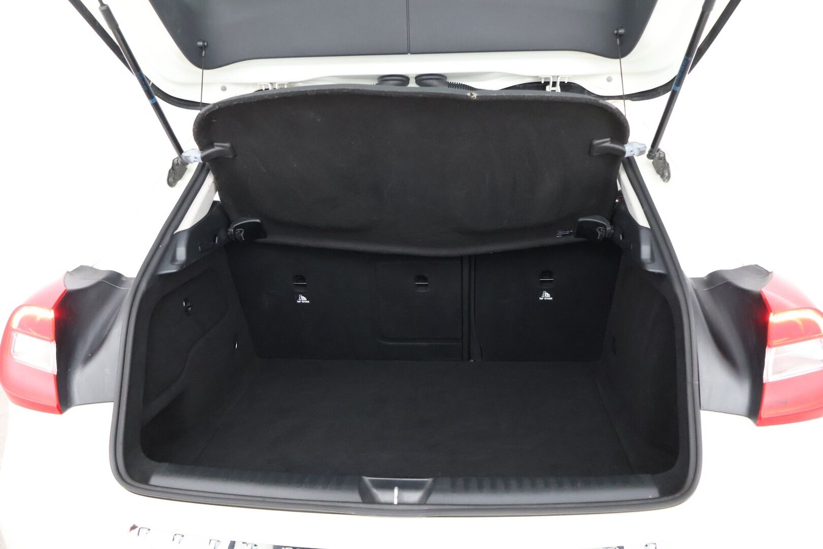 Mercedes-Benz GLA 2016 180 CDI A Premium Business / Lohko+sisäp. / P.kamera / Navi / Vakkari - Siisti kuntoinen / 2x alumiinivanteet!