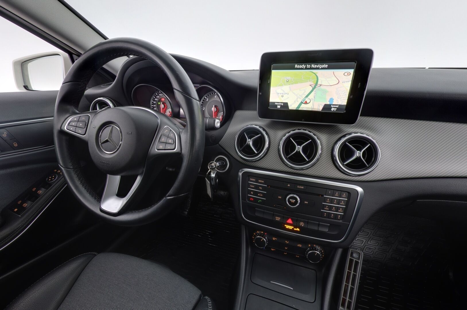 Mercedes-Benz GLA 2016 180 CDI A Premium Business / Lohko+sisäp. / P.kamera / Navi / Vakkari - Siisti kuntoinen / 2x alumiinivanteet!
