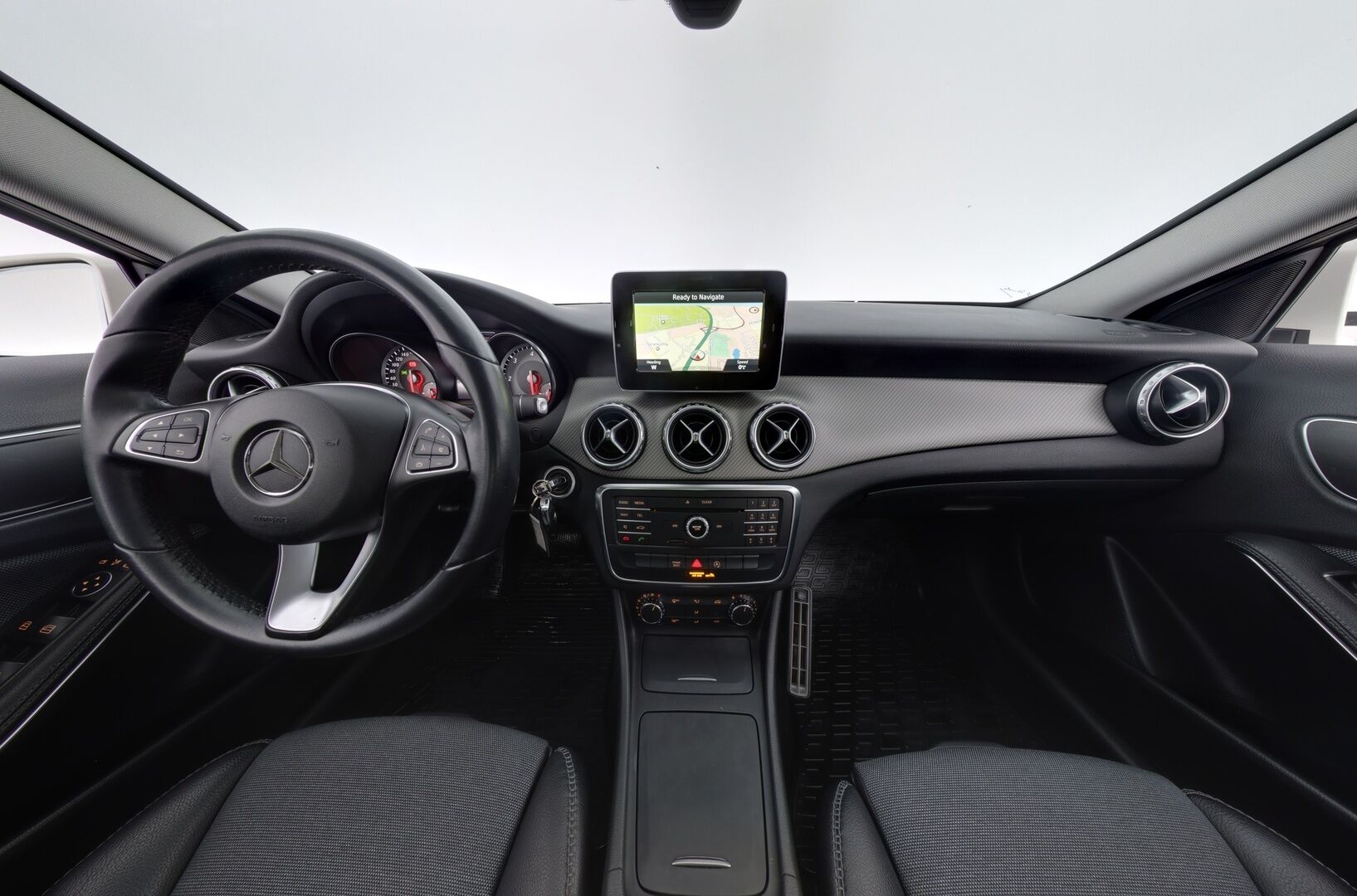 Mercedes-Benz GLA 2016 180 CDI A Premium Business / Lohko+sisäp. / P.kamera / Navi / Vakkari - Siisti kuntoinen / 2x alumiinivanteet!