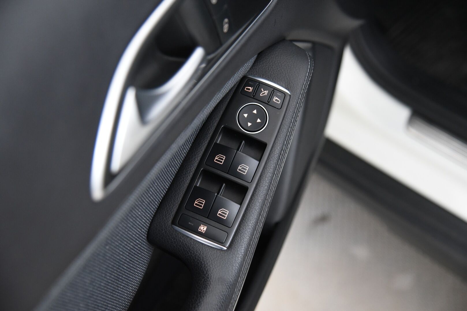 Mercedes-Benz GLA 2016 180 CDI A Premium Business / Lohko+sisäp. / P.kamera / Navi / Vakkari - Siisti kuntoinen / 2x alumiinivanteet!