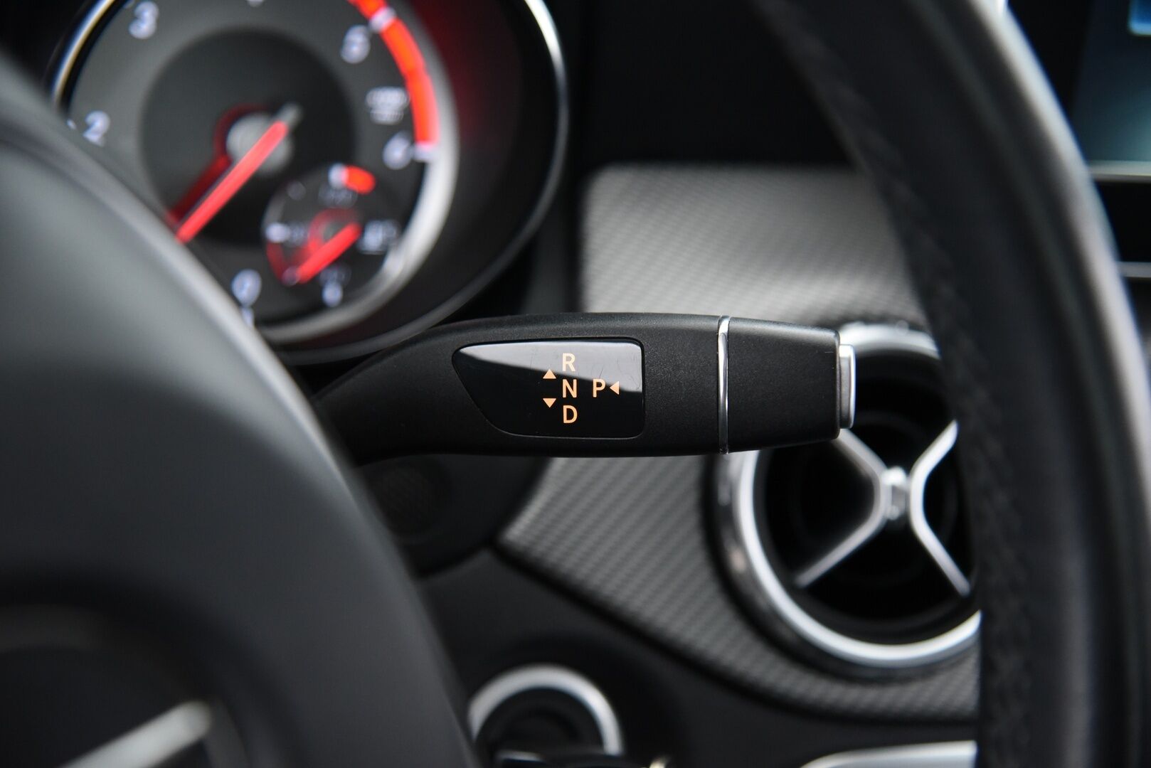 Mercedes-Benz GLA 2016 180 CDI A Premium Business / Lohko+sisäp. / P.kamera / Navi / Vakkari - Siisti kuntoinen / 2x alumiinivanteet!
