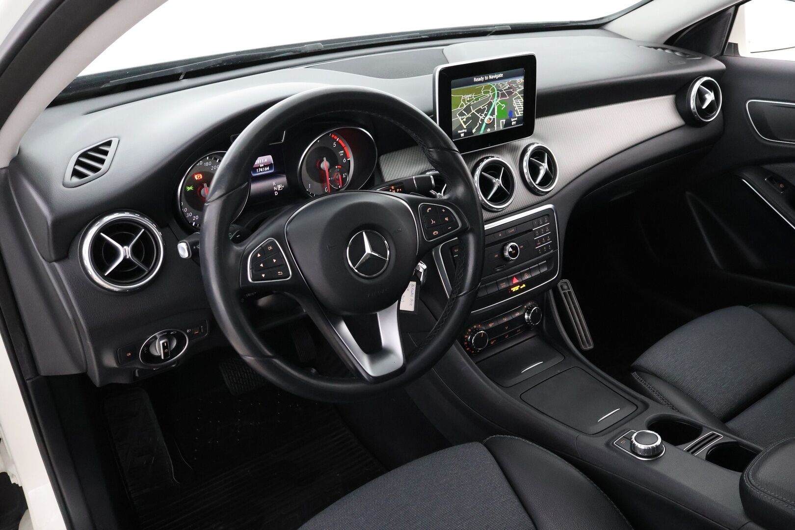 Mercedes-Benz GLA 2016 180 CDI A Premium Business / Lohko+sisäp. / P.kamera / Navi / Vakkari - Siisti kuntoinen / 2x alumiinivanteet!