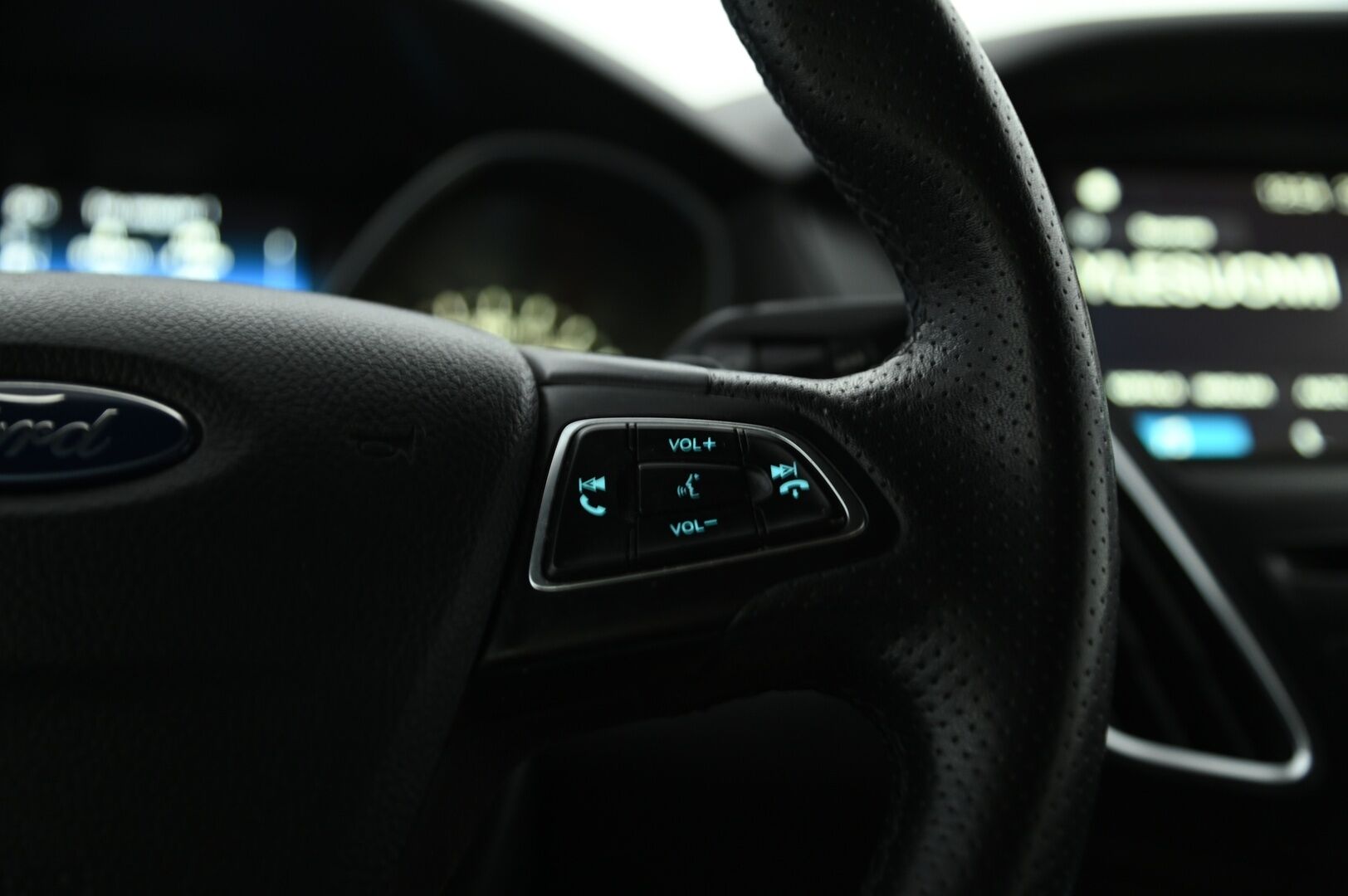 Ford Focus 2017 1,5 TDCi 120 hv Start/stop PowerShift ST-Line 5-ov. *Webasto / Suomi-auto / Tuulilasin lämmitys / Iso näyttö* - Jakohihna juuri vaihdettu / Sporttinen, taloudellinen ja loistava ajaa! / Polttoainekäyttöisellä lisälämmittimellä!
