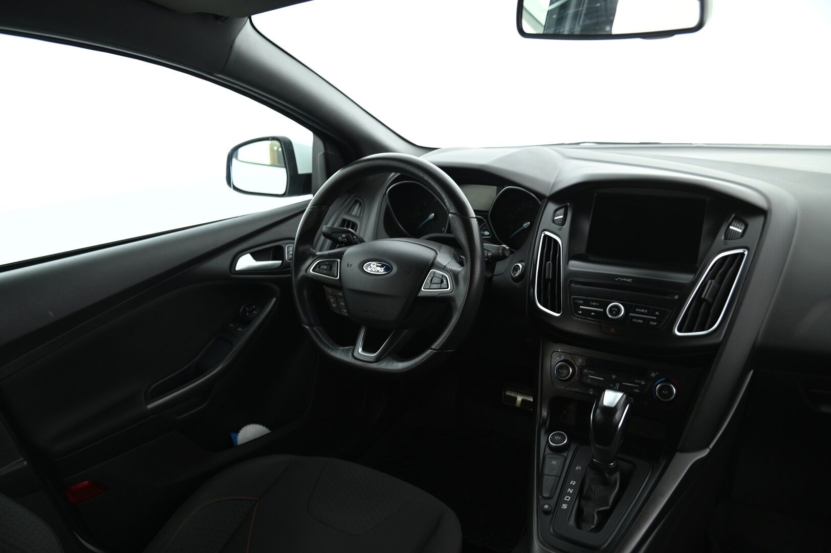 Ford Focus 2017 1,5 TDCi 120 hv Start/stop PowerShift ST-Line 5-ov. *Webasto / Suomi-auto / Tuulilasin lämmitys / Iso näyttö* - Jakohihna juuri vaihdettu / Sporttinen, taloudellinen ja loistava ajaa! / Polttoainekäyttöisellä lisälämmittimellä!