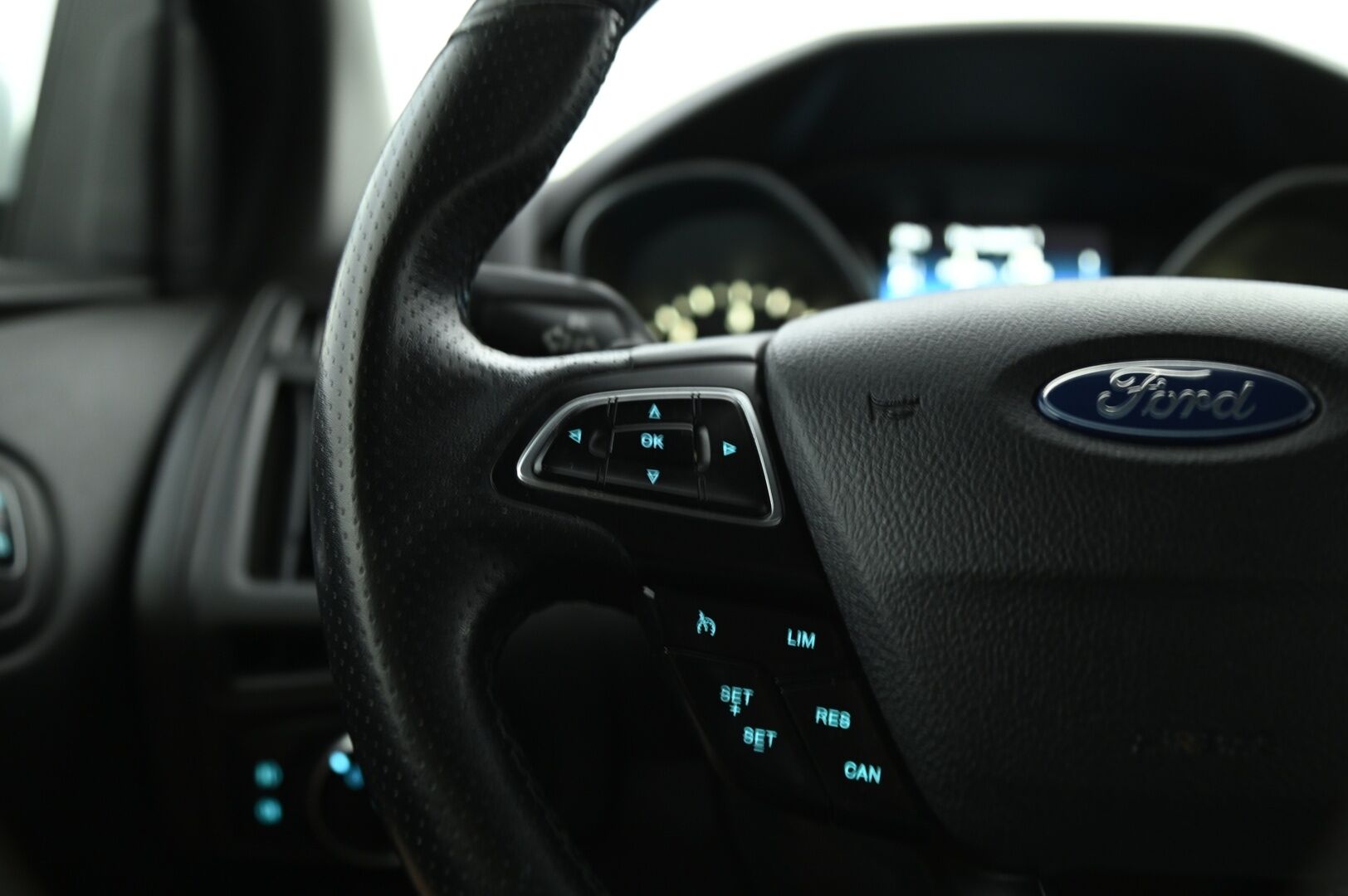 Ford Focus 2017 1,5 TDCi 120 hv Start/stop PowerShift ST-Line 5-ov. *Webasto / Suomi-auto / Tuulilasin lämmitys / Iso näyttö* - Jakohihna juuri vaihdettu / Sporttinen, taloudellinen ja loistava ajaa! / Polttoainekäyttöisellä lisälämmittimellä!