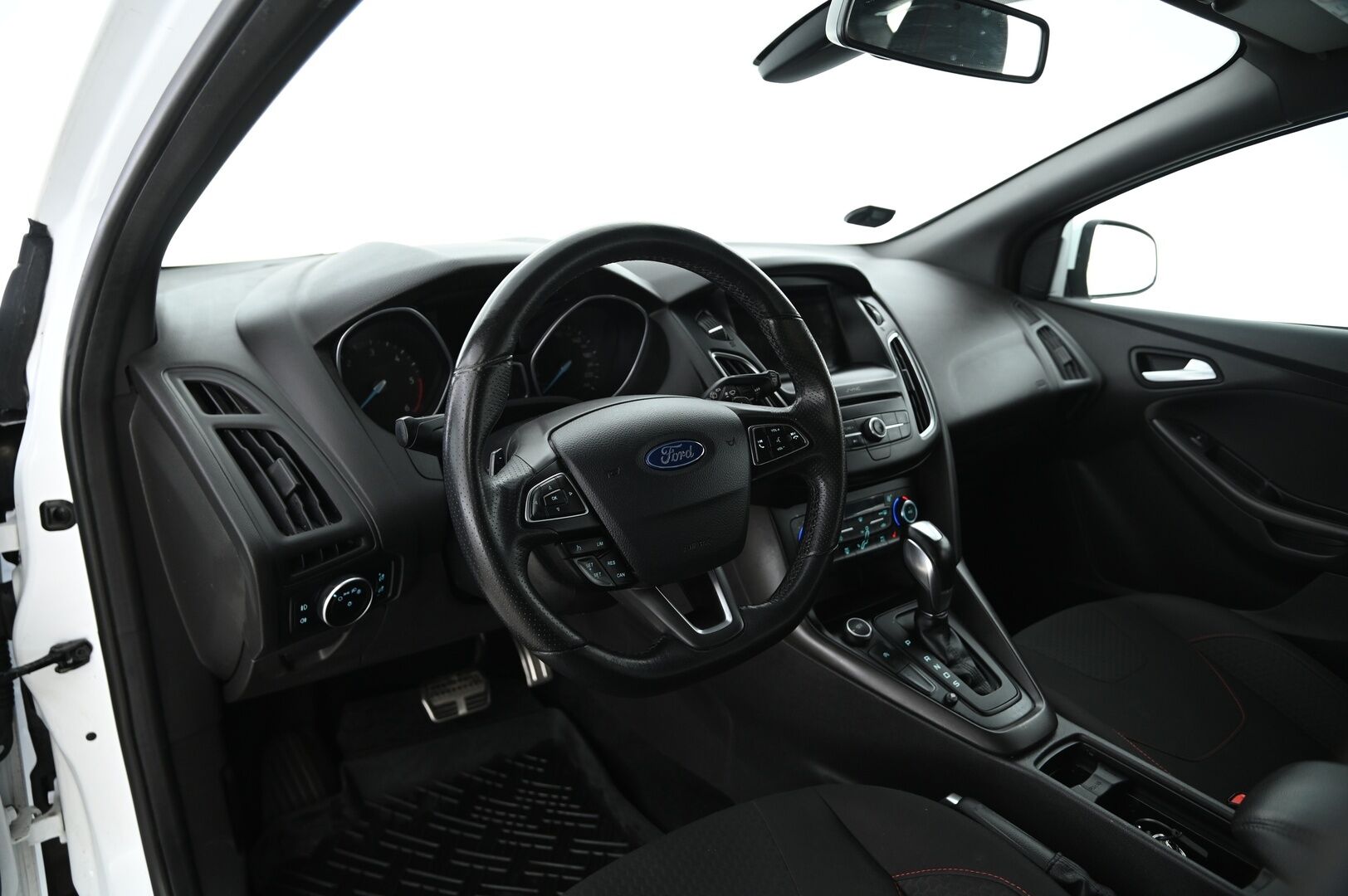 Ford Focus 2017 1,5 TDCi 120 hv Start/stop PowerShift ST-Line 5-ov. *Webasto / Suomi-auto / Tuulilasin lämmitys / Iso näyttö* - Jakohihna juuri vaihdettu / Sporttinen, taloudellinen ja loistava ajaa! / Polttoainekäyttöisellä lisälämmittimellä!