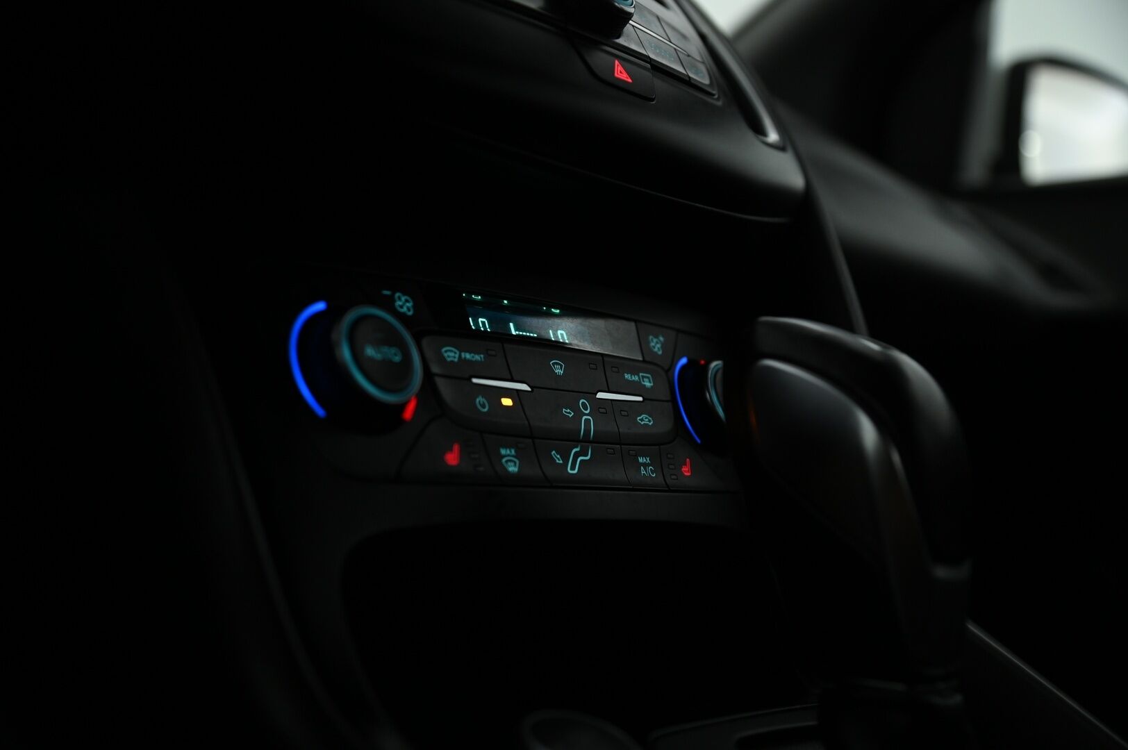 Ford Focus 2017 1,5 TDCi 120 hv Start/stop PowerShift ST-Line 5-ov. *Webasto / Suomi-auto / Tuulilasin lämmitys / Iso näyttö* - Jakohihna juuri vaihdettu / Sporttinen, taloudellinen ja loistava ajaa! / Polttoainekäyttöisellä lisälämmittimellä!